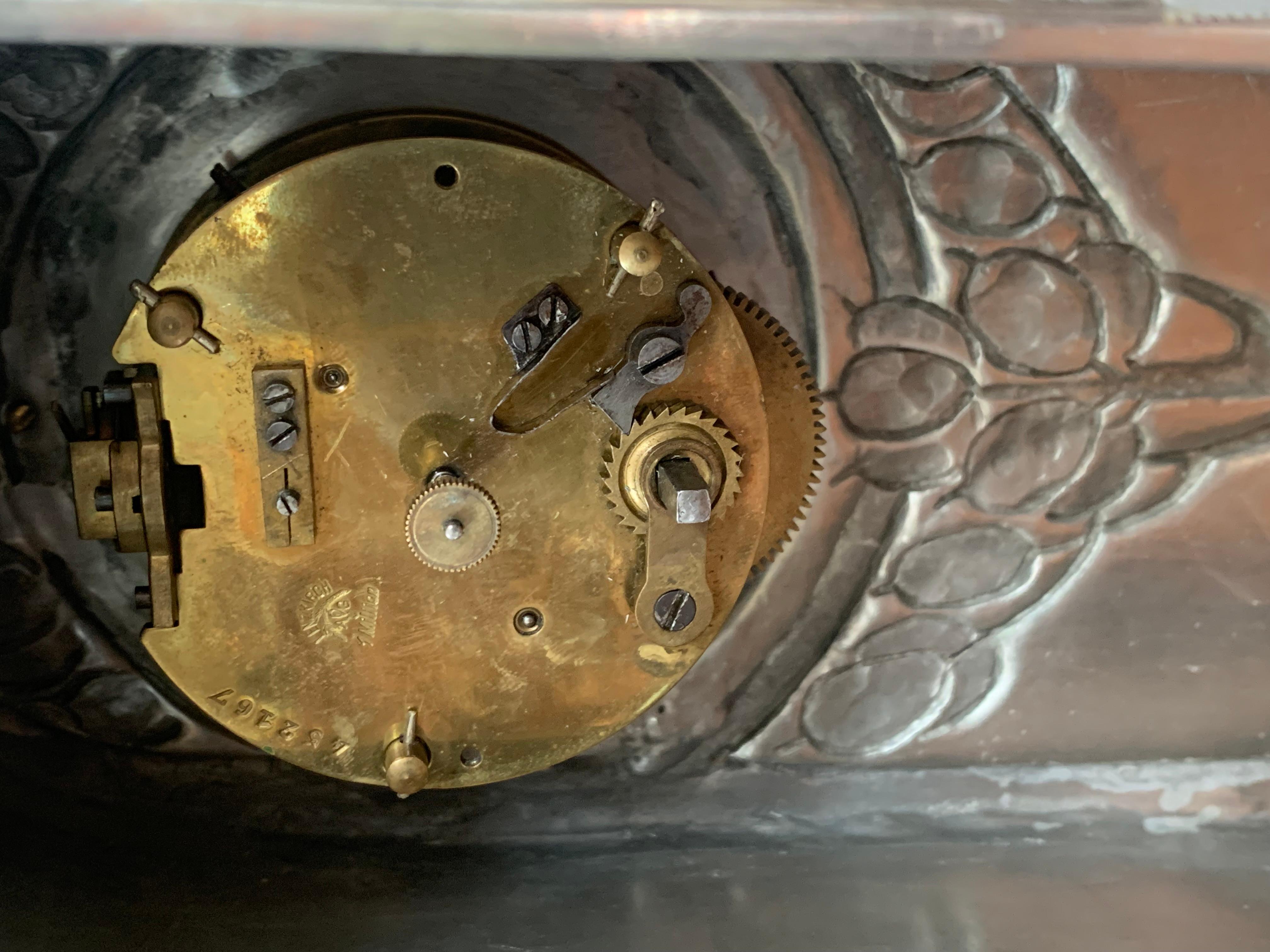 Horloge Liberty Arts & Crafts Liberty en étain de David Veasey, 1903 en vente 10