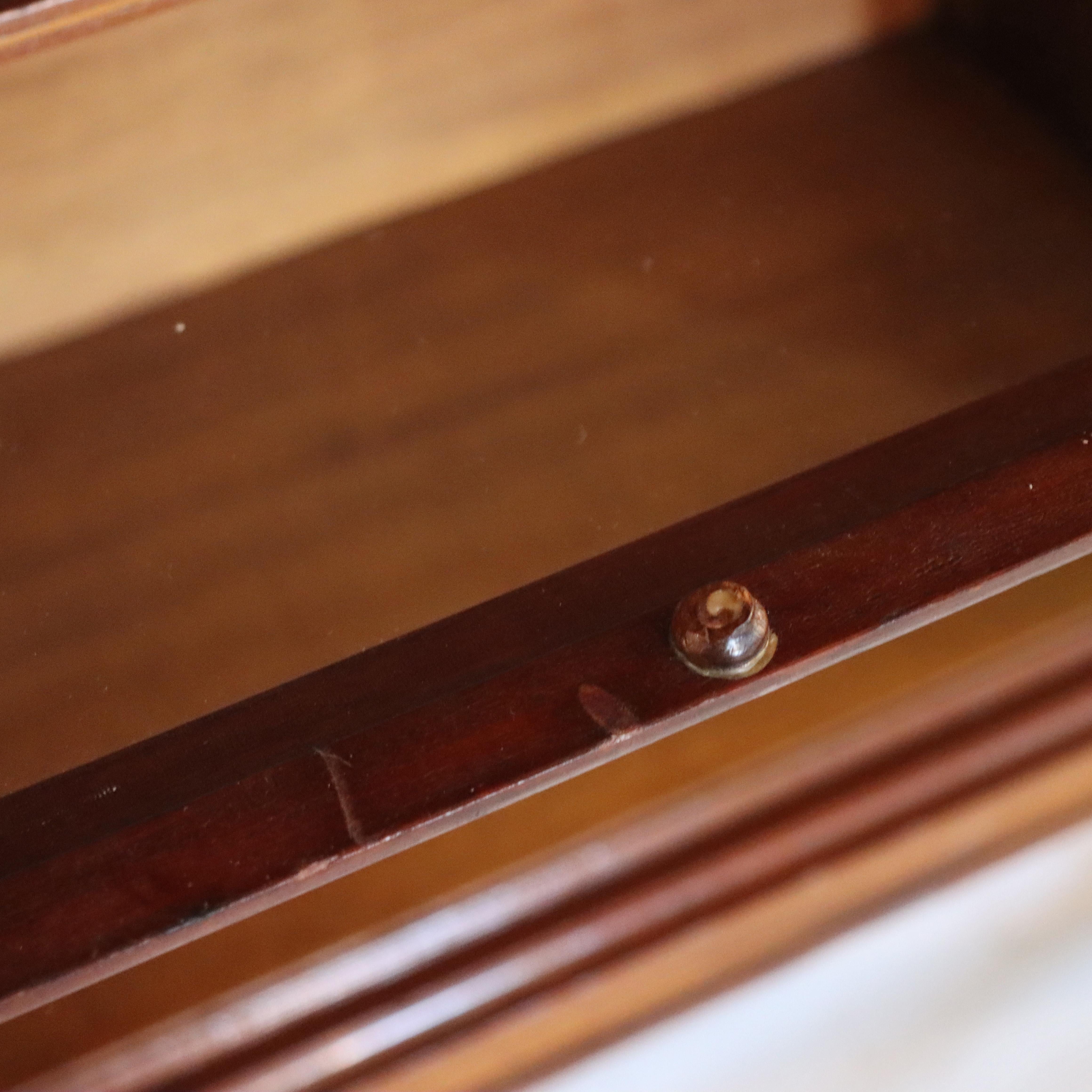 Arts & Crafts Macey Satinwood Banded Mahogany Barrister Bookcase C1920 im Zustand „Gut“ im Angebot in Big Flats, NY