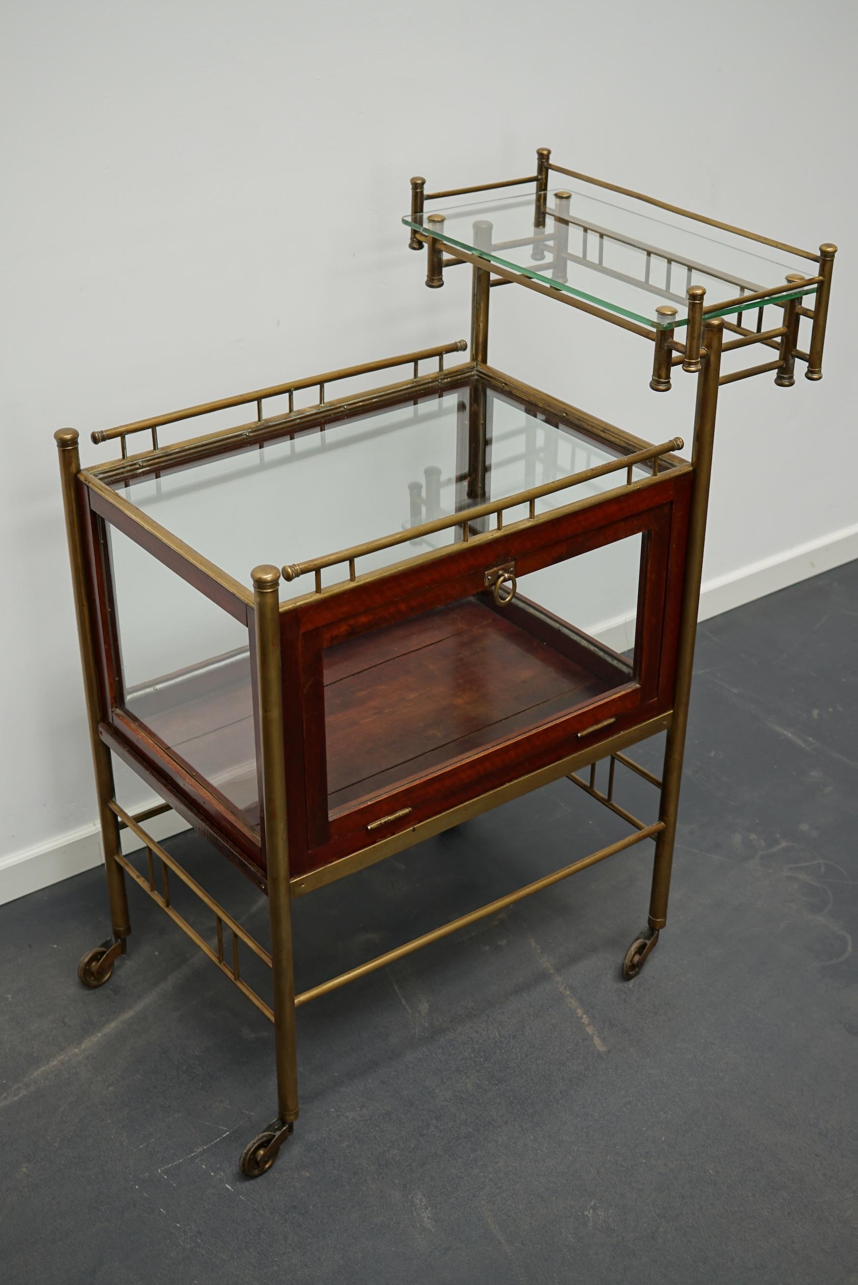 Arts & Crafts Mahogany, Brass and Glass Drinks Trolley / Cart Early 20th Century In Good Condition In Nijmegen, NL