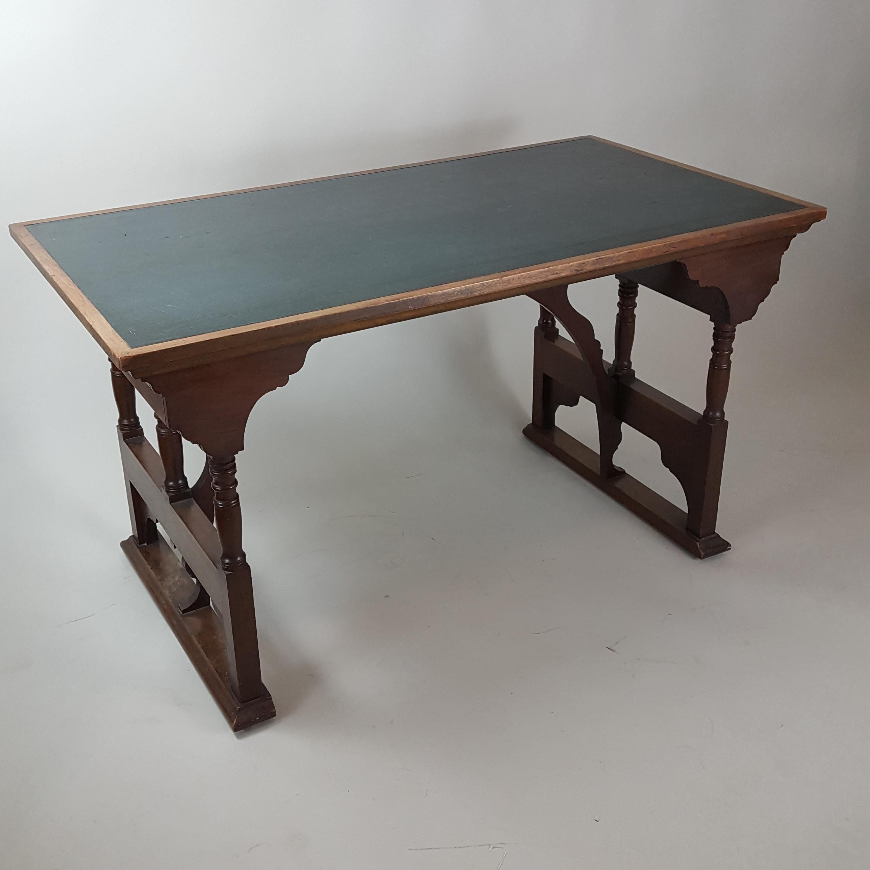 Arts and Crafts-Schreibtisch aus Mahagoni  Philip Webb für Morris & Co (Britisch) im Angebot
