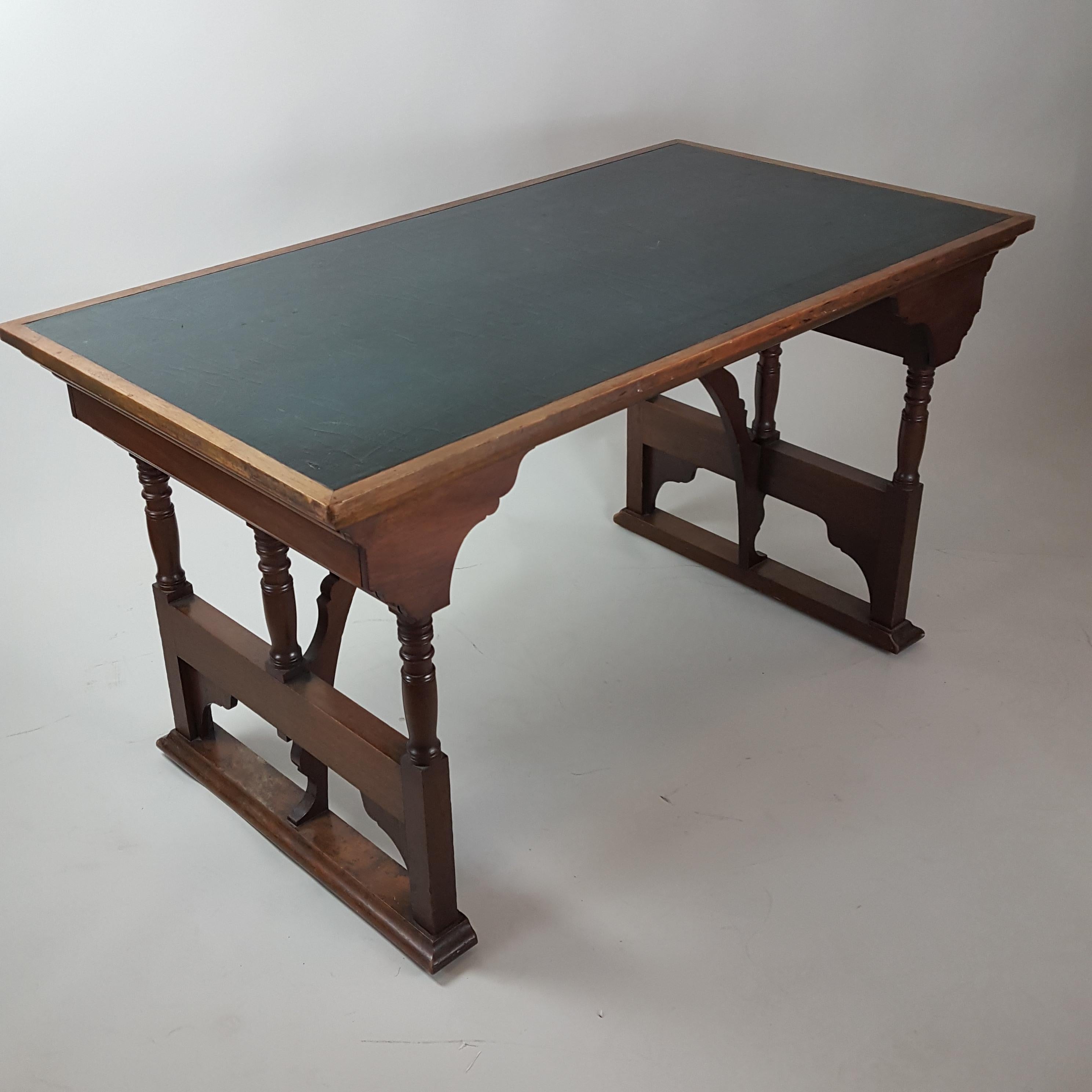 Arts and Crafts-Schreibtisch aus Mahagoni  Philip Webb für Morris & Co im Zustand „Gut“ im Angebot in Tunbridge Wells, GB