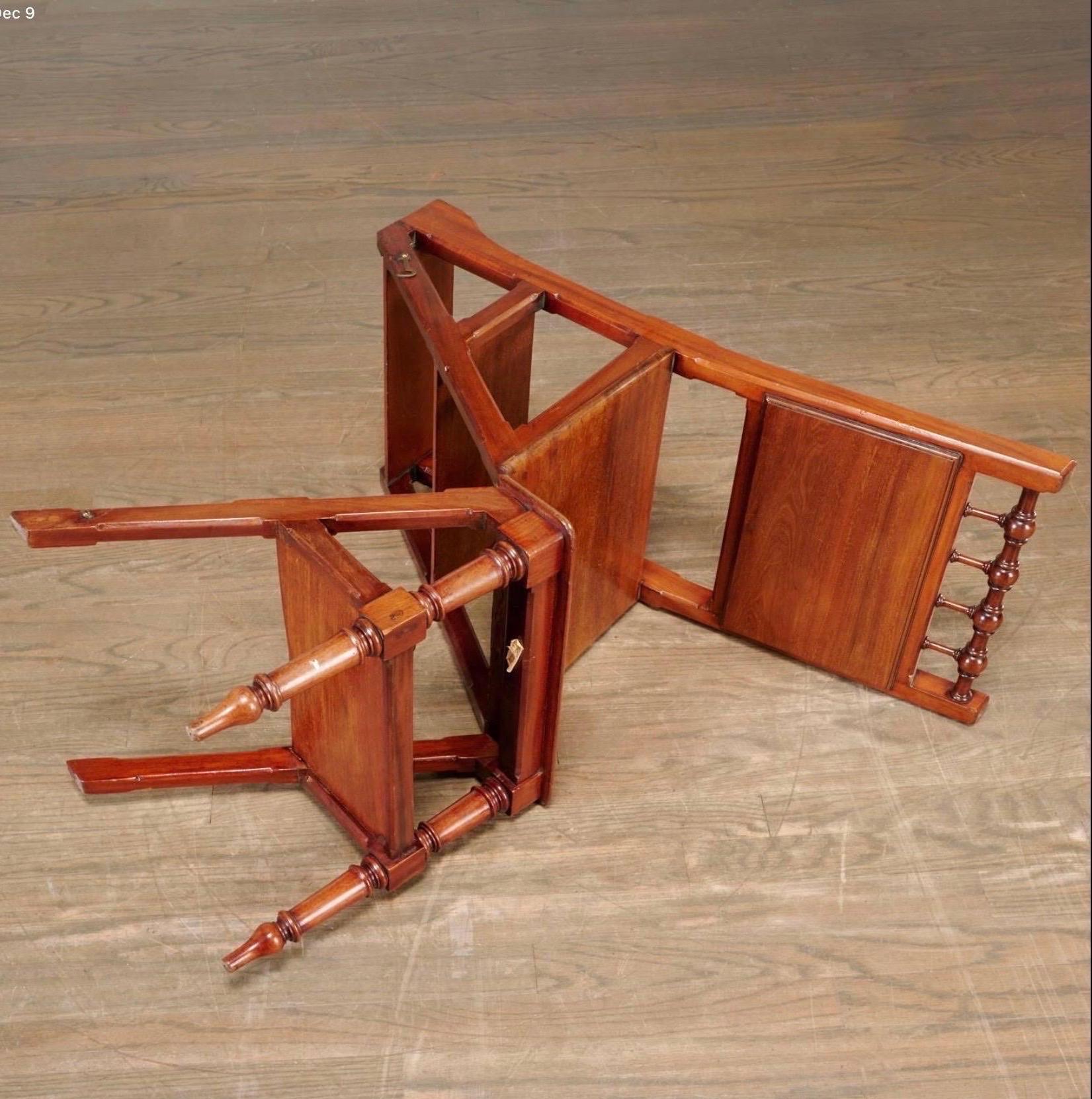 Arts and Crafts Chaise de bibliothèque métamorphique en acajou Arts & Crafts, anglaise, fin du 19ème siècle  en vente