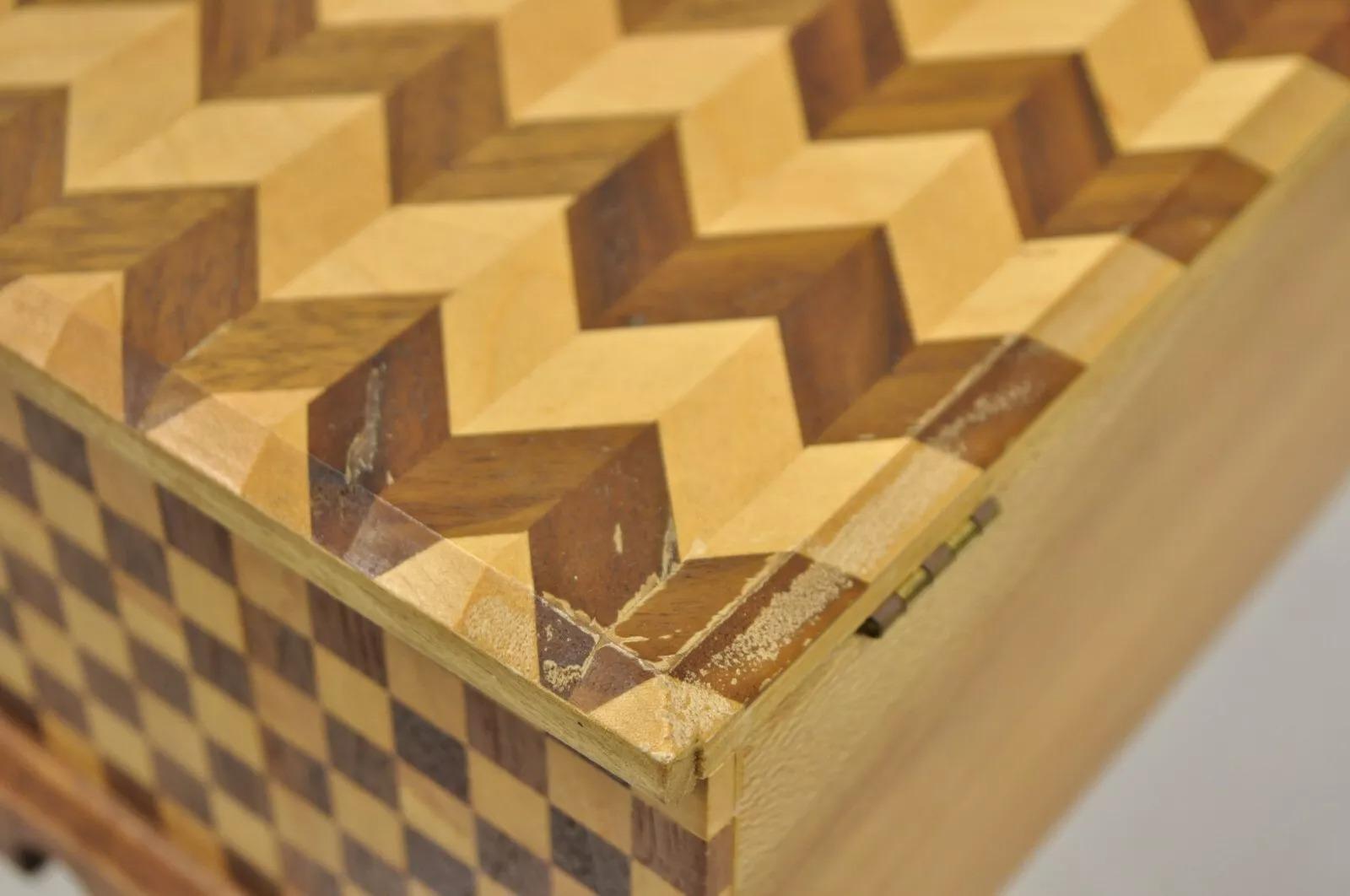 Joyero de baratijas hecho a mano con incrustaciones de damero de madera de caoba Arts & Crafts en venta 1