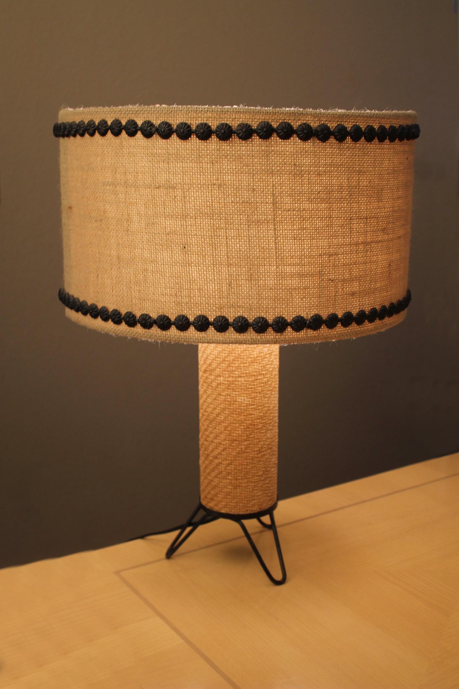 20ième siècle Lampe à rabat Arts & Crafts MCM Tripod 1950s Epic Danish Modern Mid Century en vente