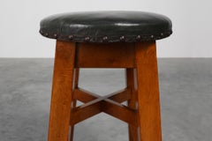 Tabouret en chêne et cuir Arts & Crafts Meets Early Art Deco, France 1920