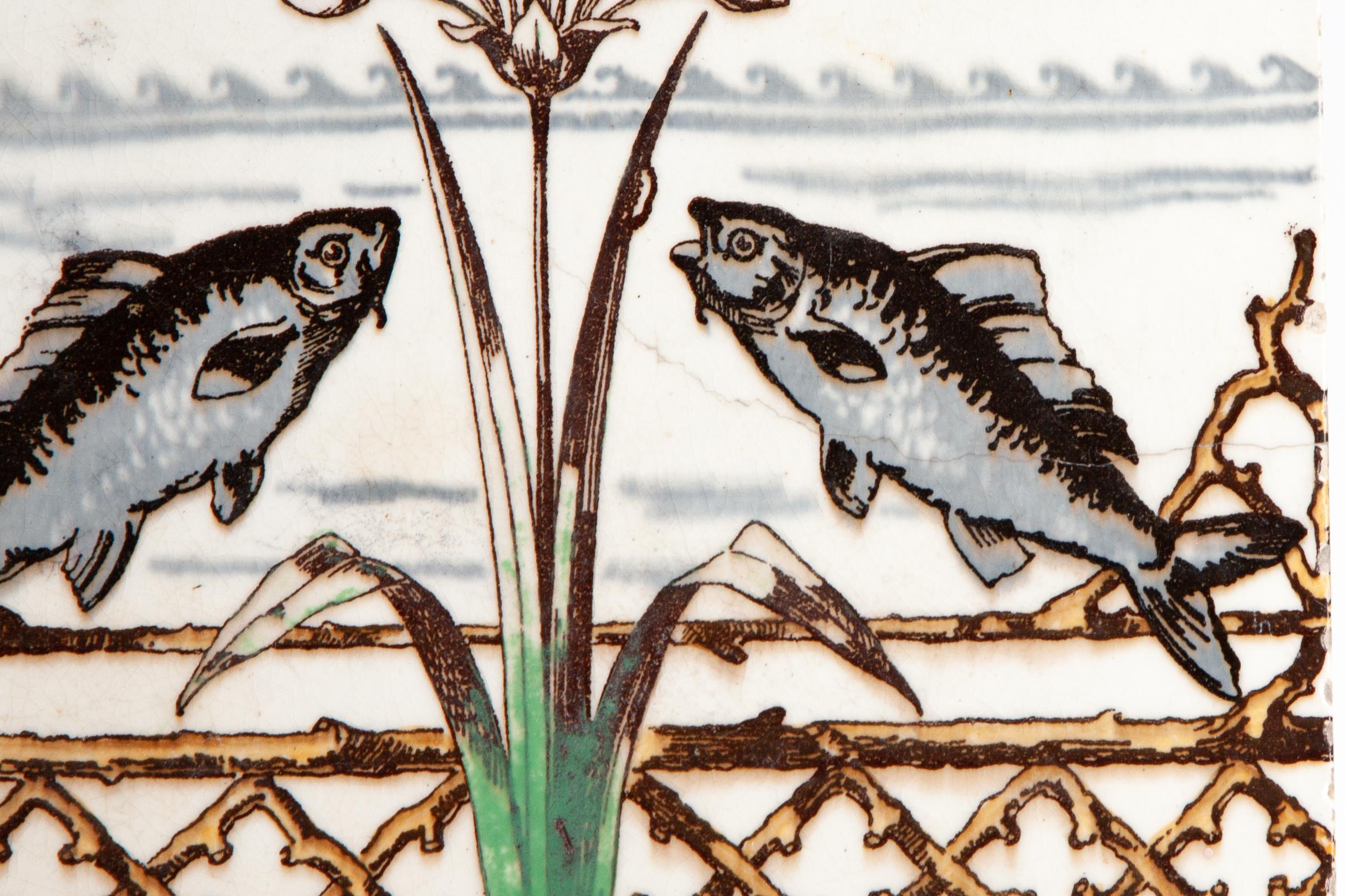 Eine Arts & Crafts Minton-Fliese mit dem Kingfisher-Muster, entworfen von Christopher Dresser, ca. 1870.

Die Werke des Arts & Crafts-Designers Christopher Dresser stehen ganz im Zeichen der Bewegung, die die Natur als Quelle der künstlerischen