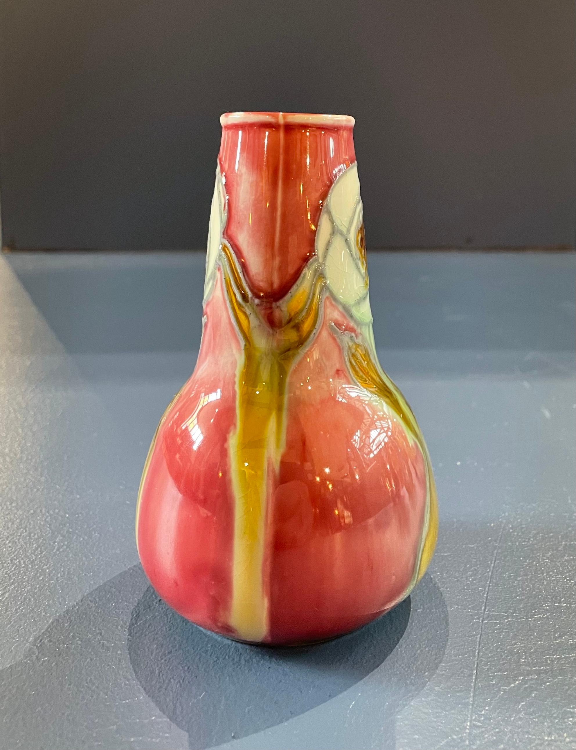 Arts & Crafts tubeline Secessionist Vase

With an rare pink background and stylised Glasgow rose decoration

Stamped Mintons Ltd No 19

Circa 1900 

Height 13.5cm. Diameter 8cm