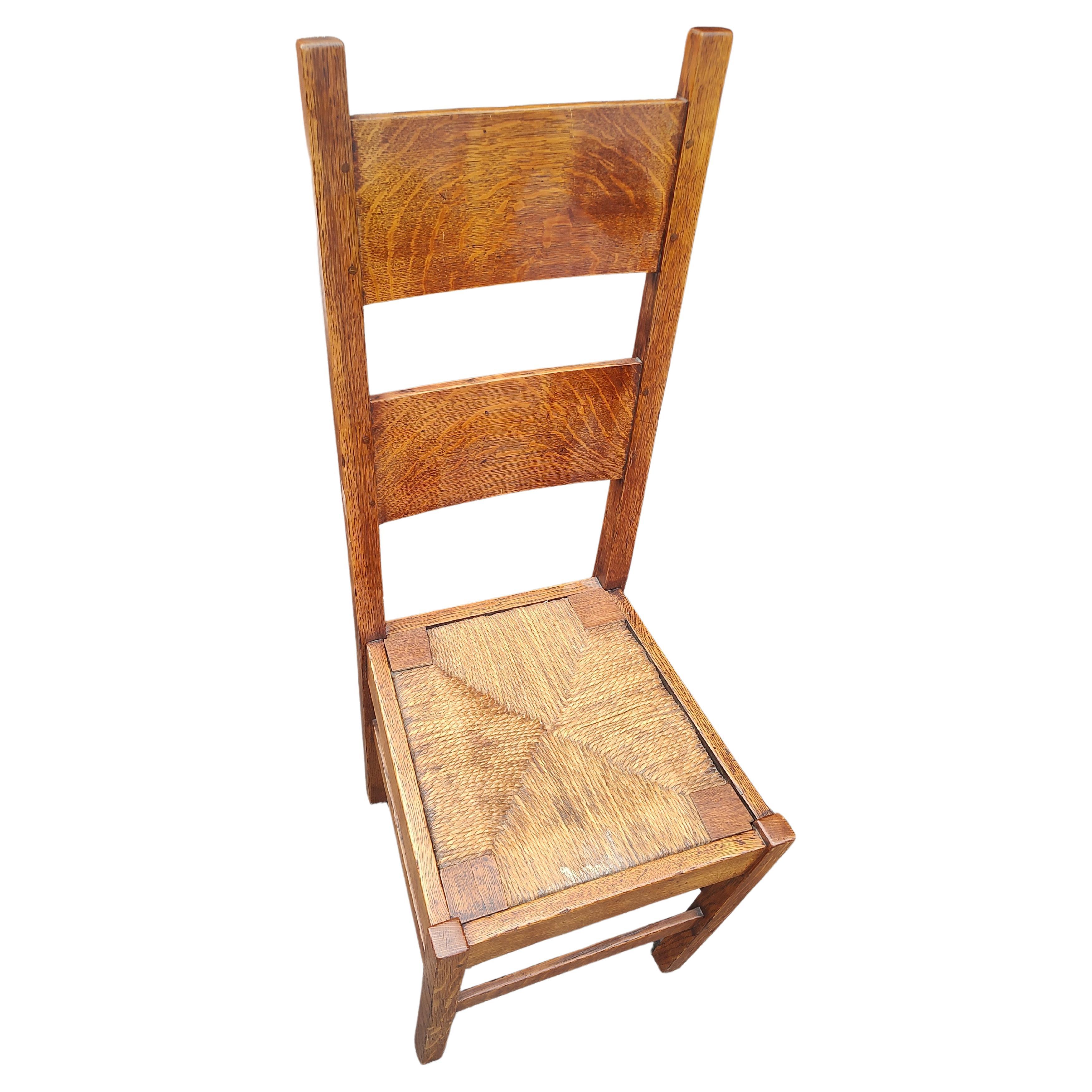 Bureau et chaise Mission en chêne Arts & Crafts à 3 tiroirs avec assise en jonc par Lifetime C1912 en vente 2