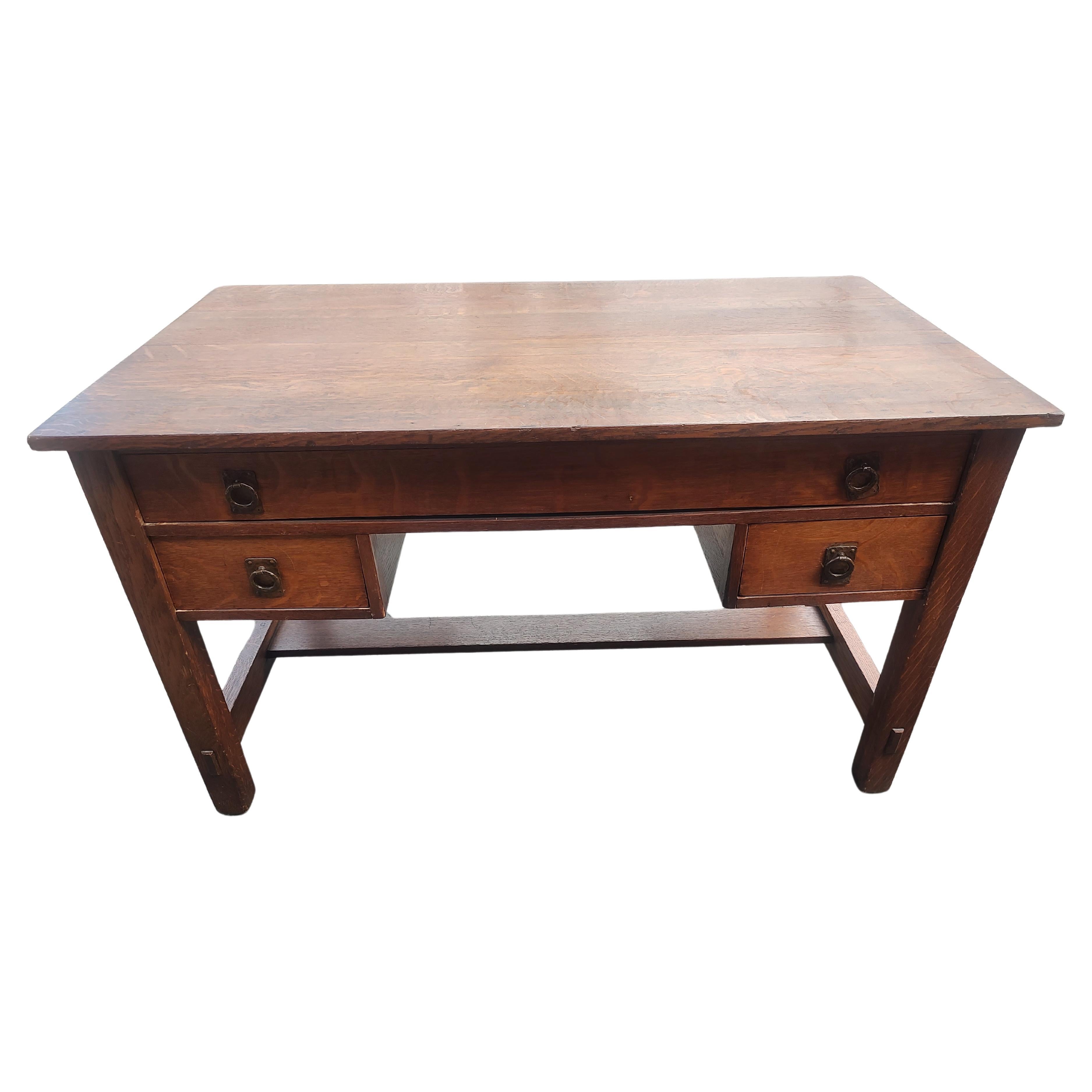 Arts & Crafts Mission Oak 3 Drawer Desk & Chair with Rush Seat by Lifetime C1912 For Sale 1