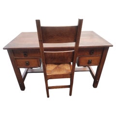 Arts & Crafts Mission Eichenholz Schreibtisch & Stuhl mit 3 Schubladen und Stuhl mit Binsensitz von Lifetime C1912