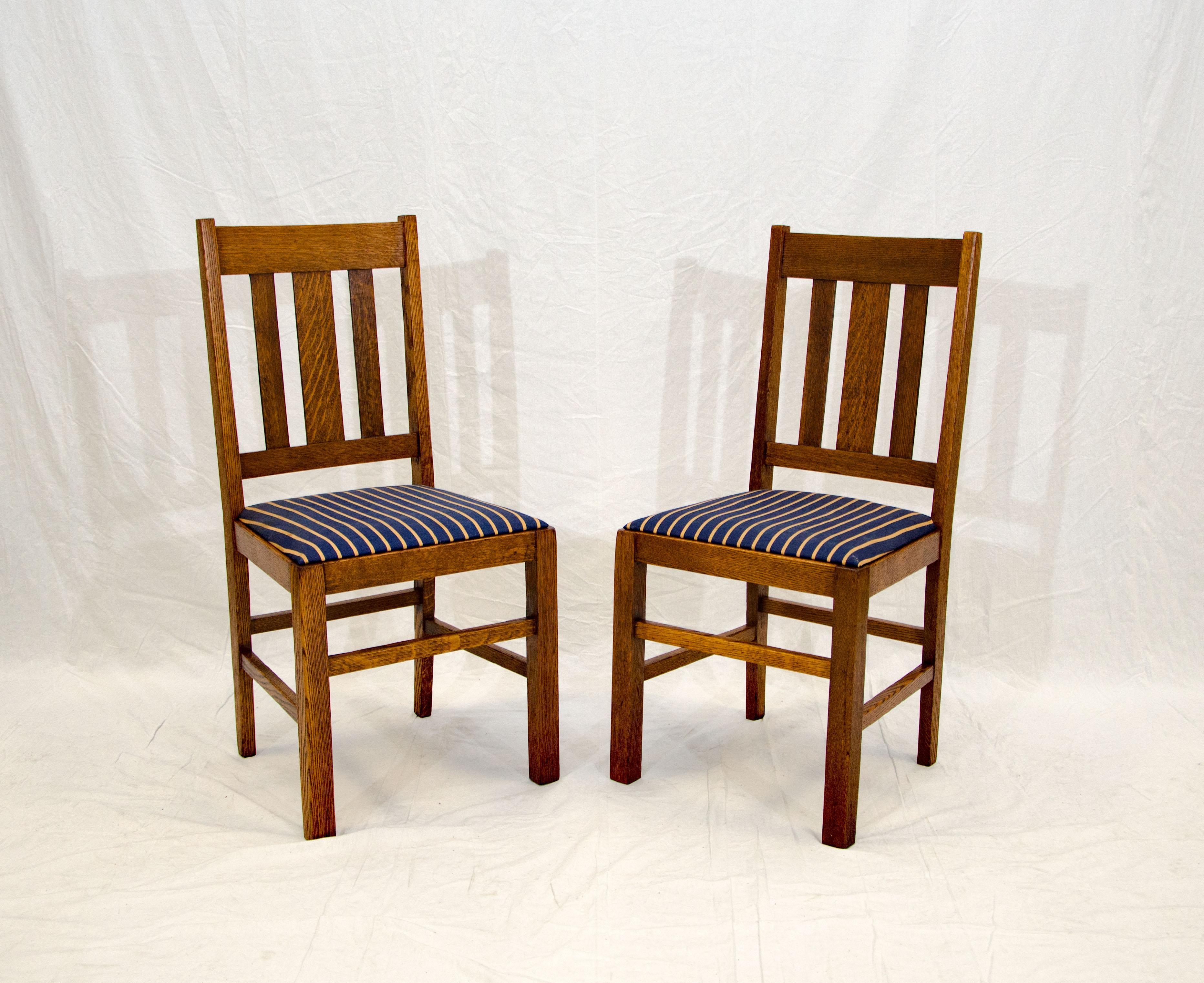 Arts & Crafts Mission Oak Library or Breakfast Table with Two Leaves, Two Chairs 7