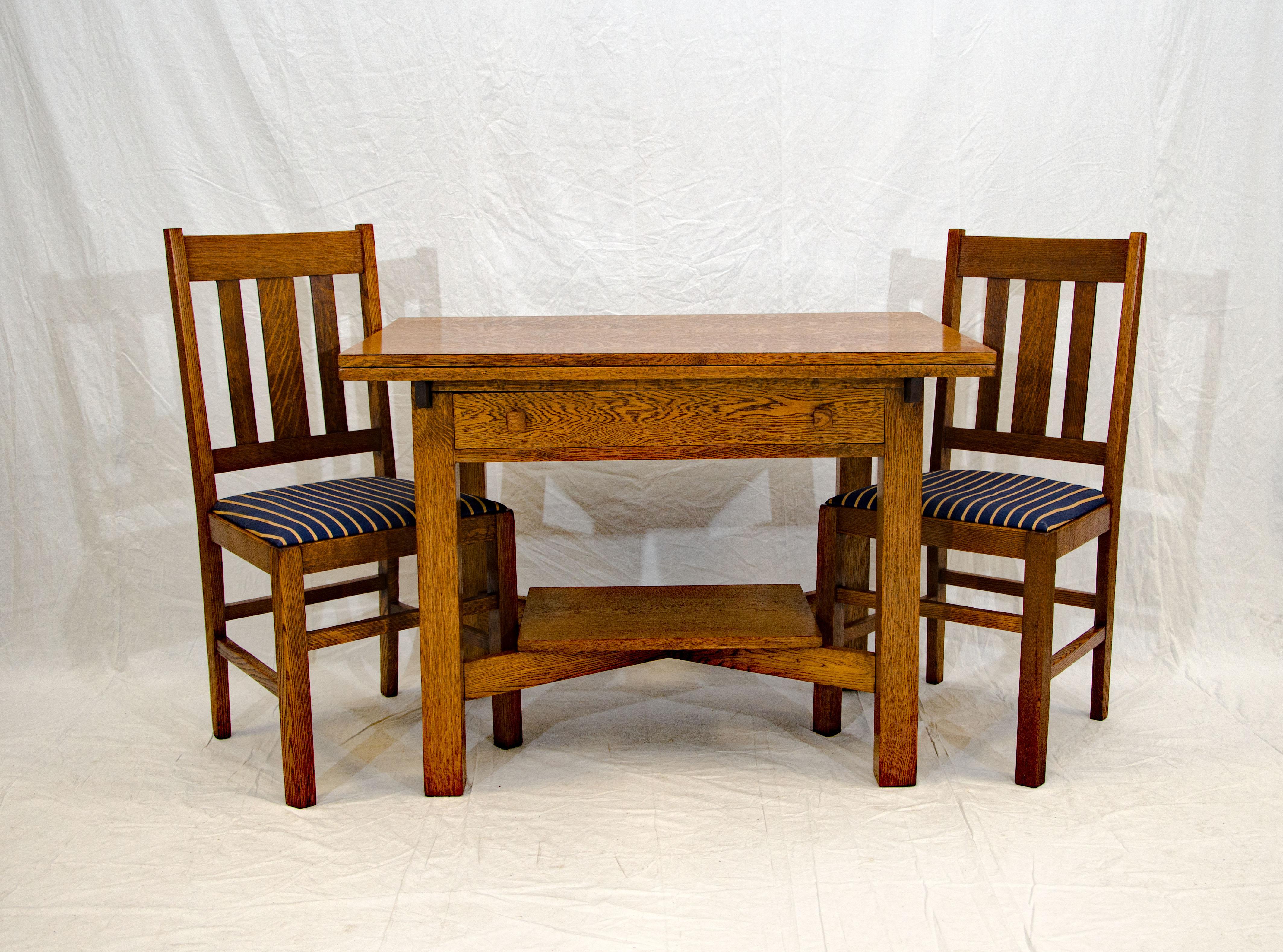 Nice Art & Crafts mission style library table with two pull-out extensions to enable use as a breakfast table or a desk. Each extension is 9 1/2