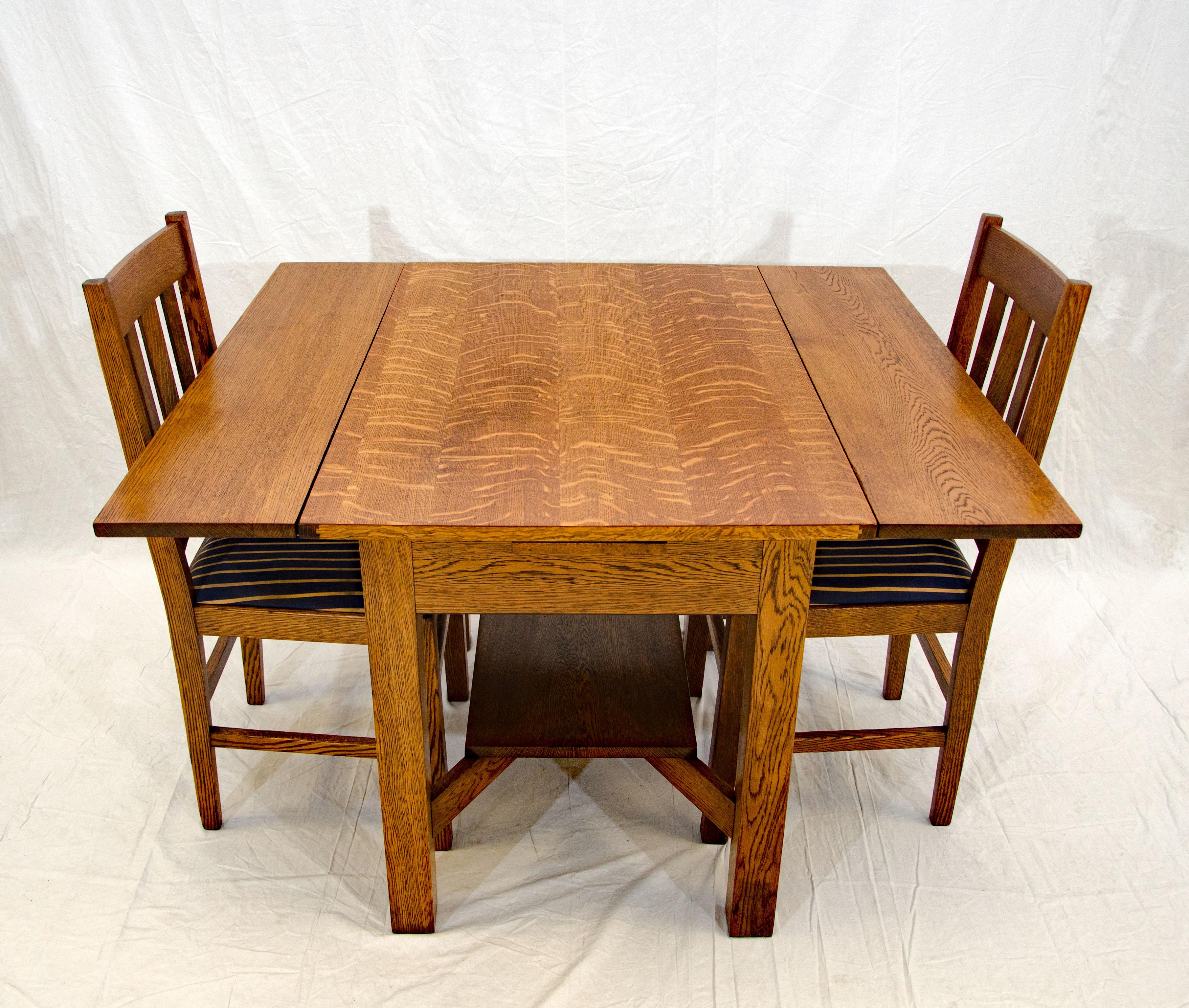 Arts & Crafts Mission Oak Library or Breakfast Table with Two Leaves, Two Chairs In Good Condition In Crockett, CA