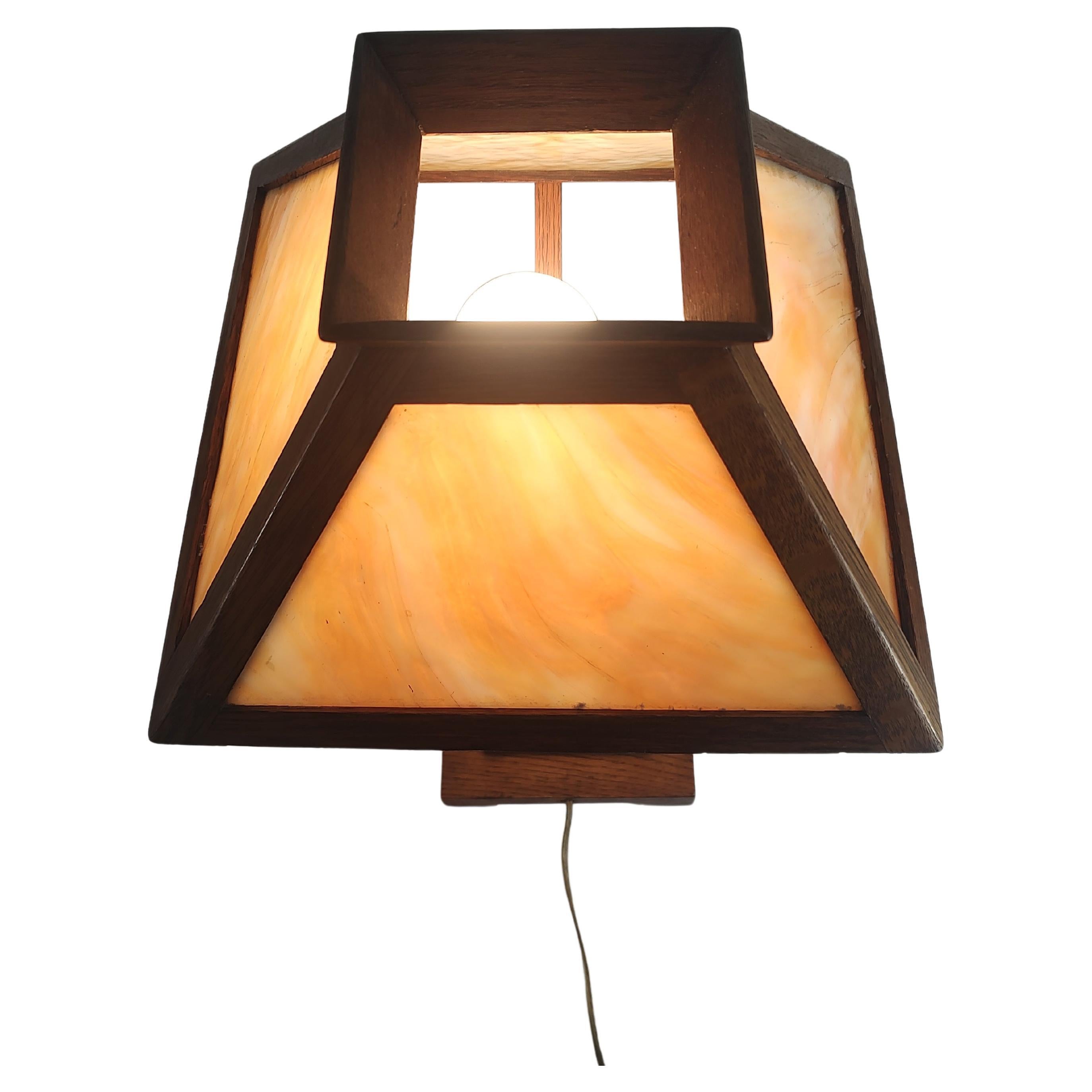 American Arts & Crafts Mission Oak with Carmel Colored Slag Glass Table Lamp C 1910 For Sale