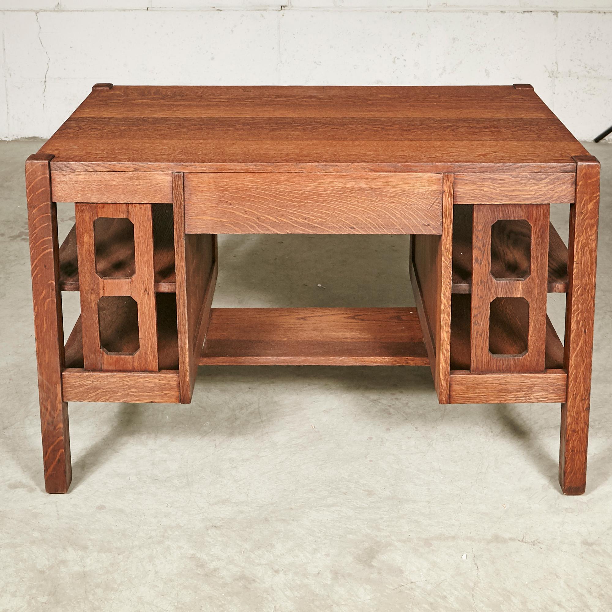 Arts & Crafts Mission Oak Wood Desk For Sale 2