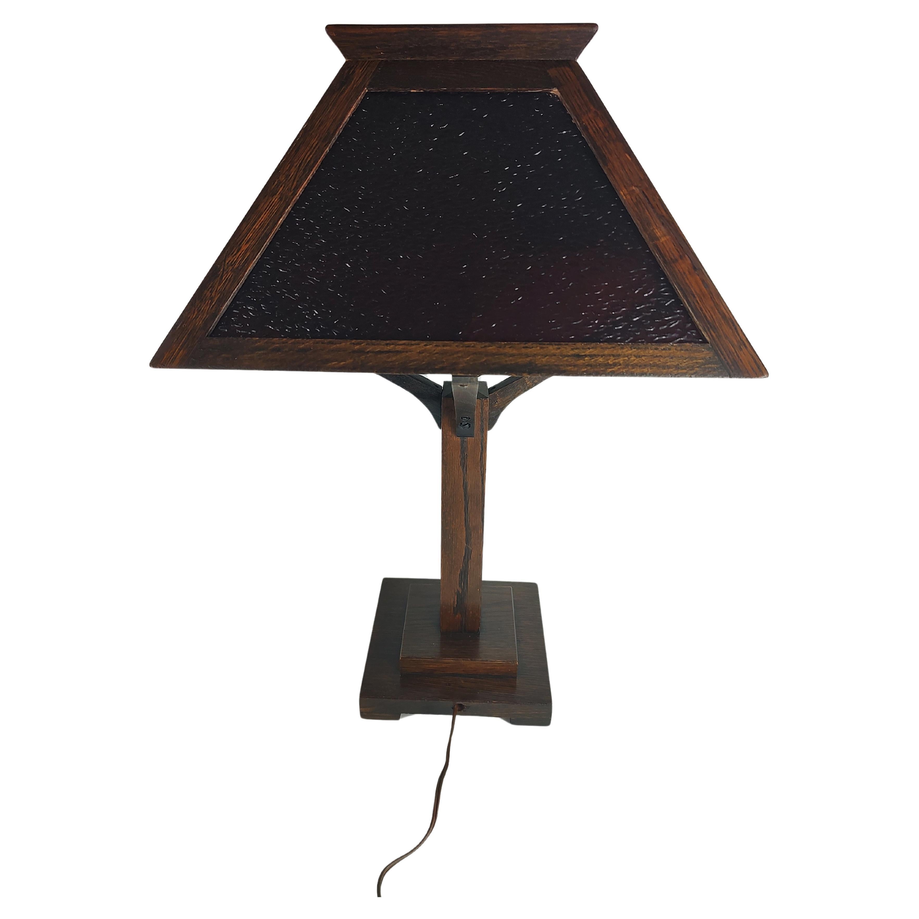 Lámpara de sobremesa Arts & Crafts Mission de roble aserrado con cristal rojo de escoria C1910 Estadounidense en venta