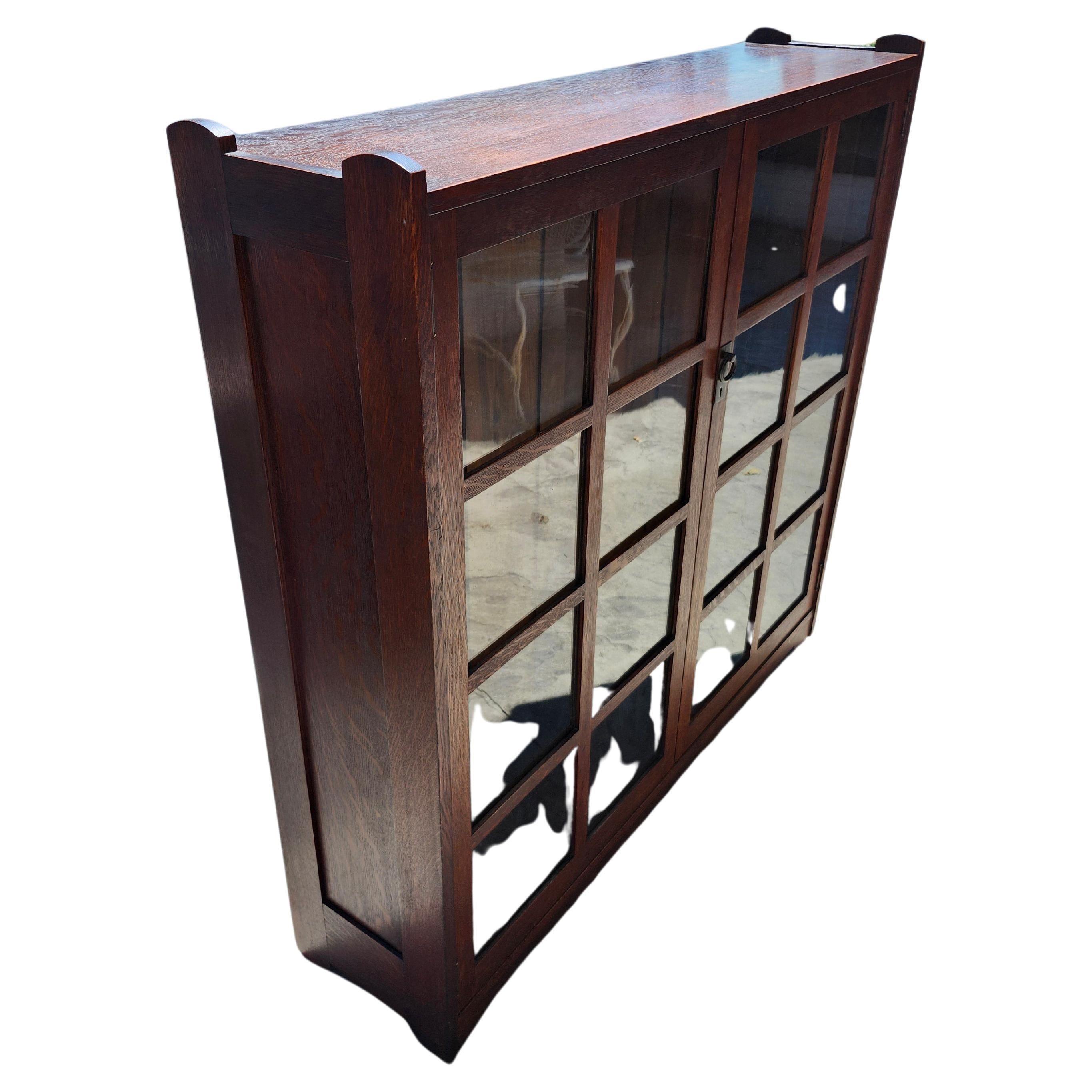 Arts & Crafts Mission Stickley Brothers Zweitüriger Bücherschrank aus Eiche C1910 (Arts and Crafts) im Angebot