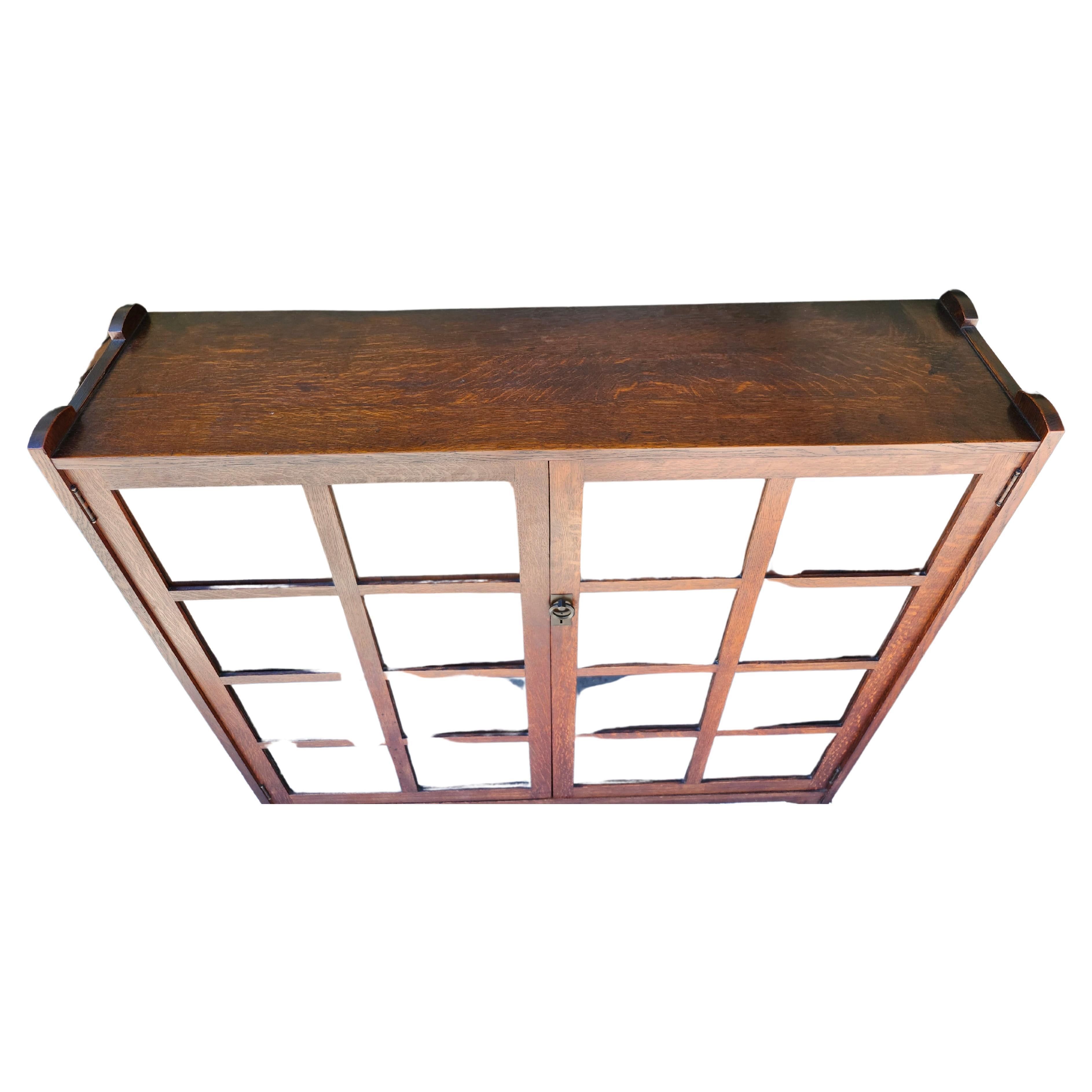 Arts & Crafts Mission Stickley Brothers Zweitüriger Bücherschrank aus Eiche C1910 (amerikanisch) im Angebot