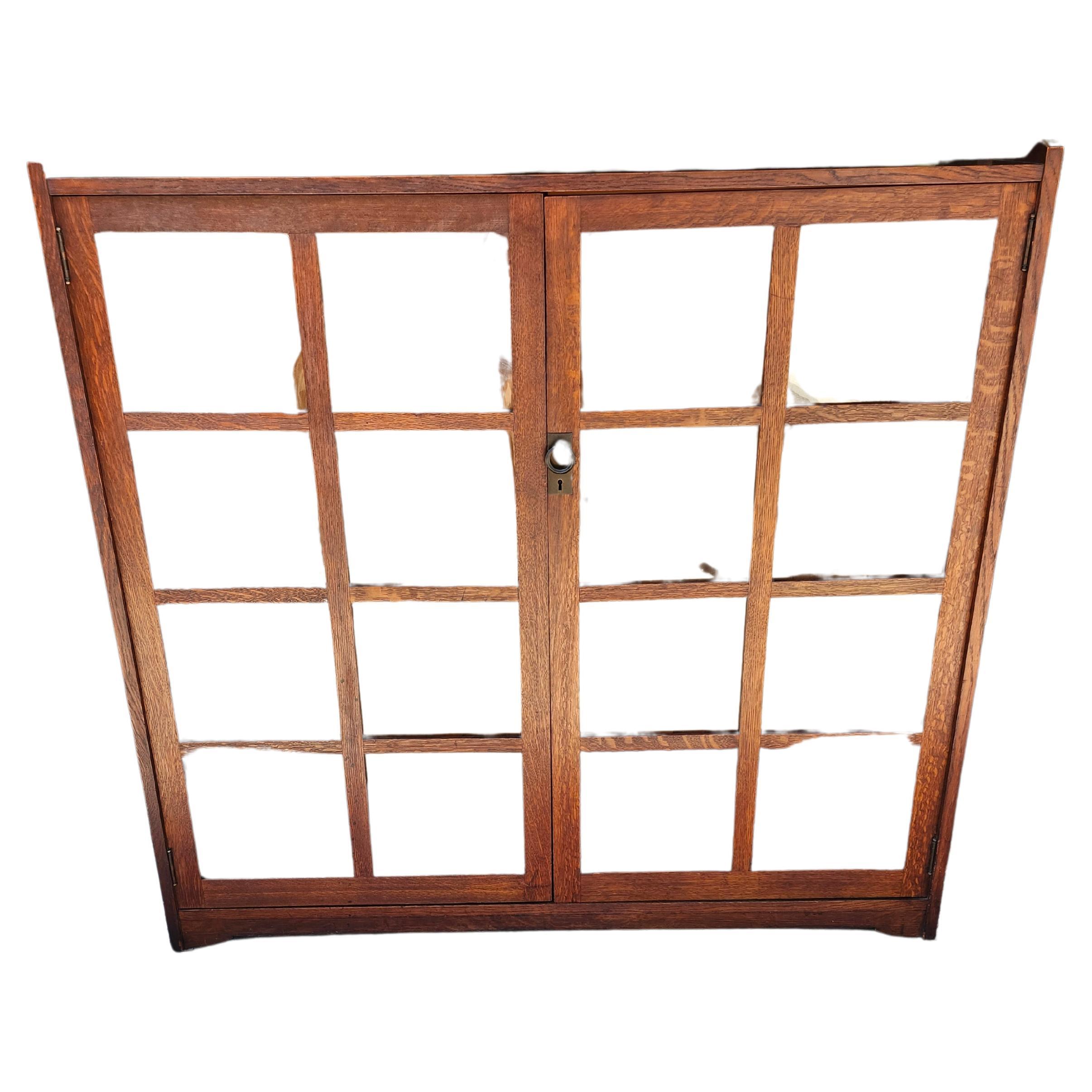 Arts & Crafts Mission Stickley Brothers Zweitüriger Bücherschrank aus Eiche C1910 im Angebot 1