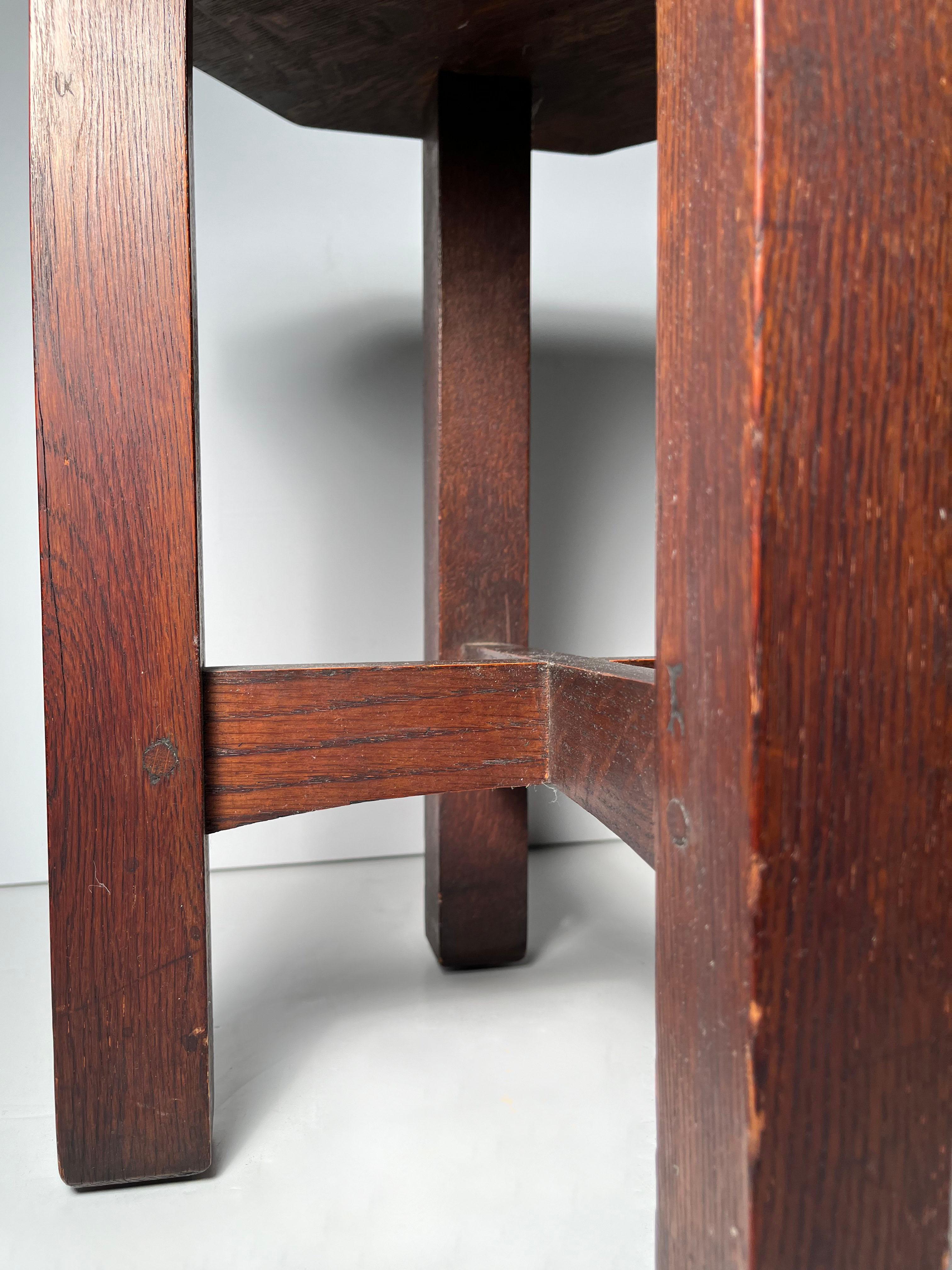 Chêne Arts & Crafts / Mission Stickley Oak Plant Stand Octagon Side Table / Signed en vente