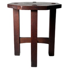 Arts & Crafts / Mission Arts & Crafts / Mesa auxiliar octogonal de roble Stickley / Firmada