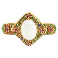 Broche de oro amarillo con esmalte de piedra lunar Arts & Crafts