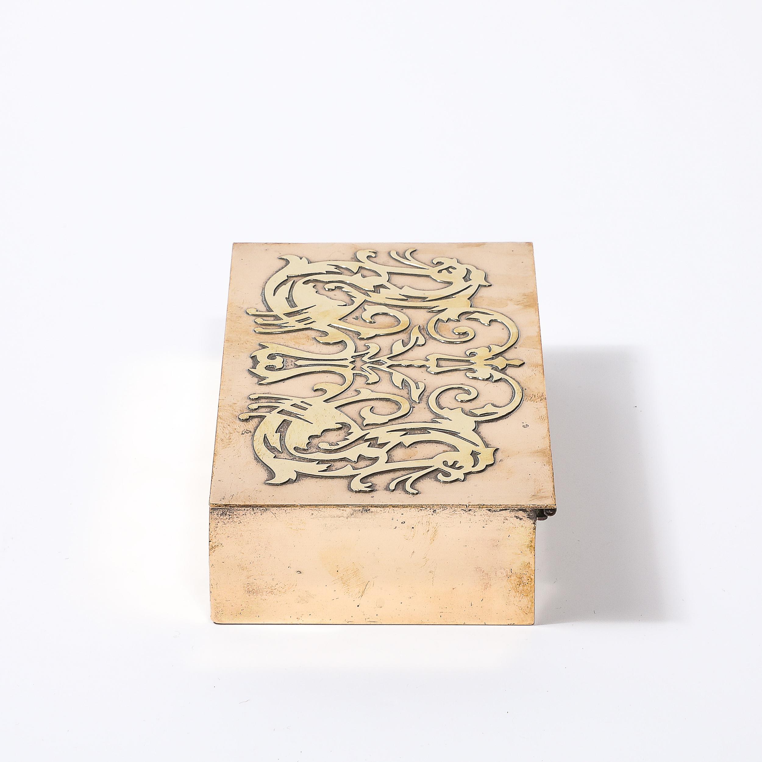 Movimiento Arts & Crafts Caja de bronce y latón con detalles heráldicos de Silver Crest Estadounidense en venta
