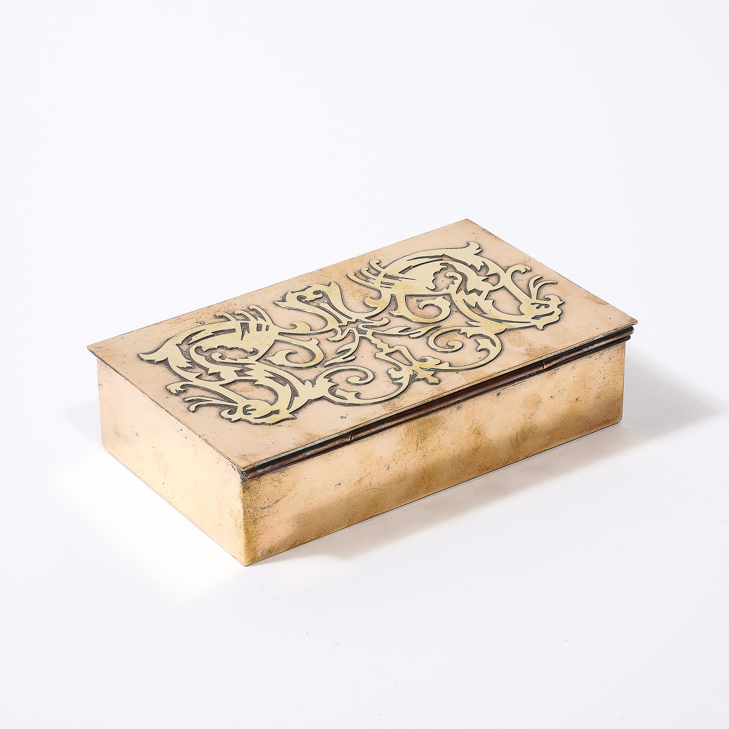 Movimiento Arts & Crafts Caja de bronce y latón con detalles heráldicos de Silver Crest en Excelente estado para la venta en New York, NY