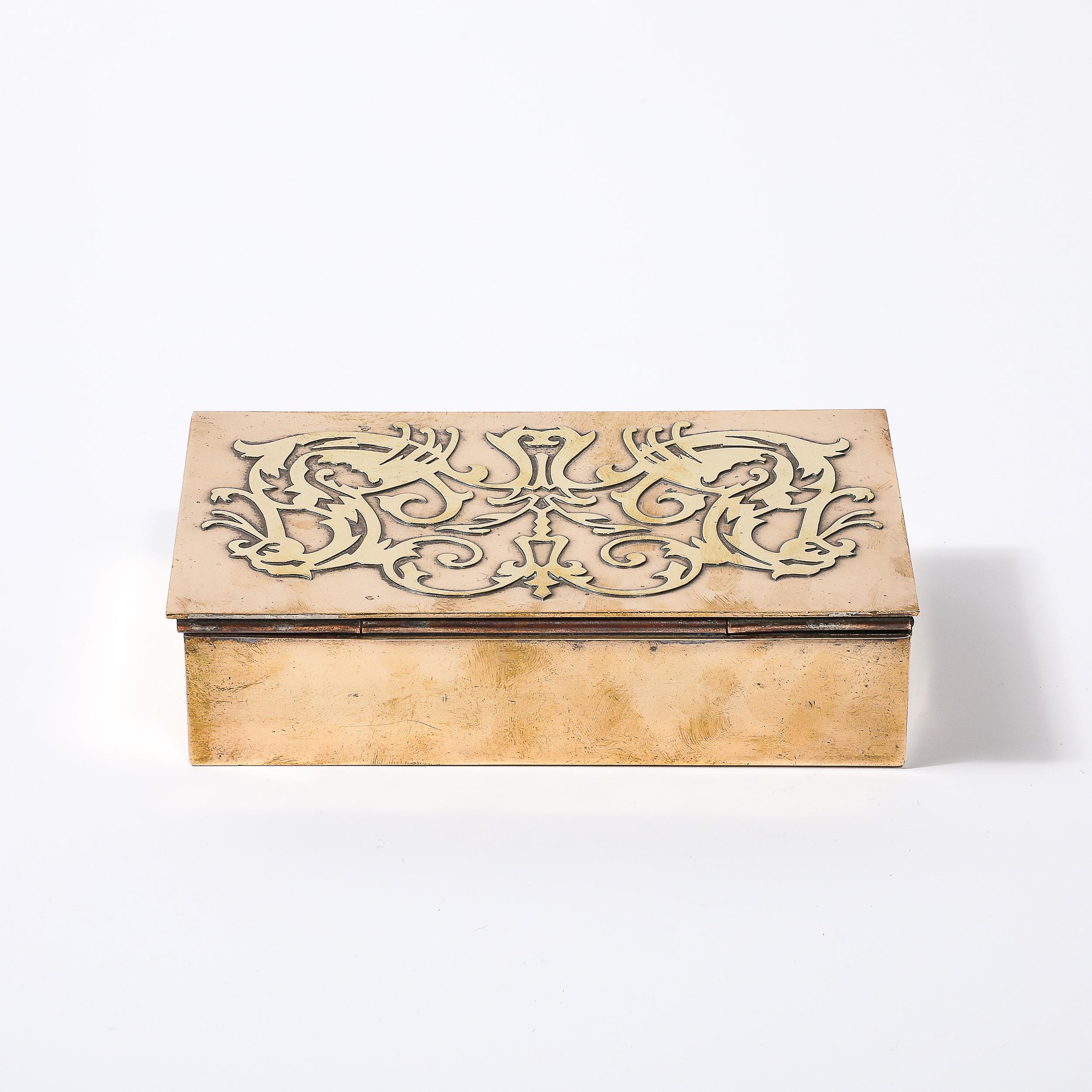 Movimiento Arts & Crafts Caja de bronce y latón con detalles heráldicos de Silver Crest siglo XX en venta