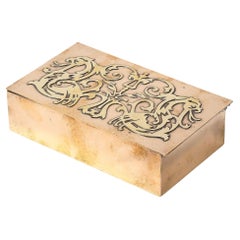 Movimiento Arts & Crafts Caja de bronce y latón con detalles heráldicos de Silver Crest