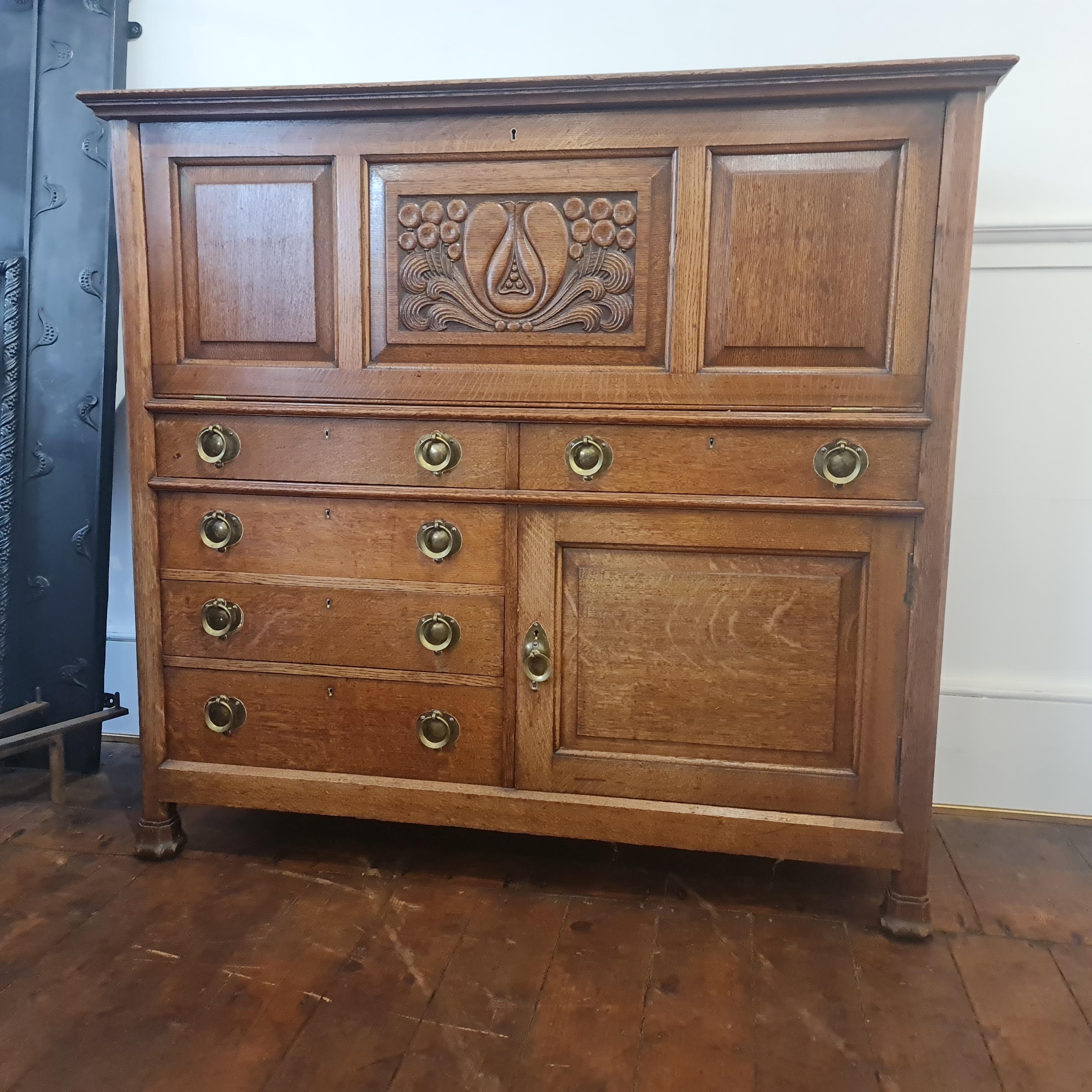 Arts & Crafts Movimiento Roble Secretaire Gabinete Escritorio Artes y manualidades en venta