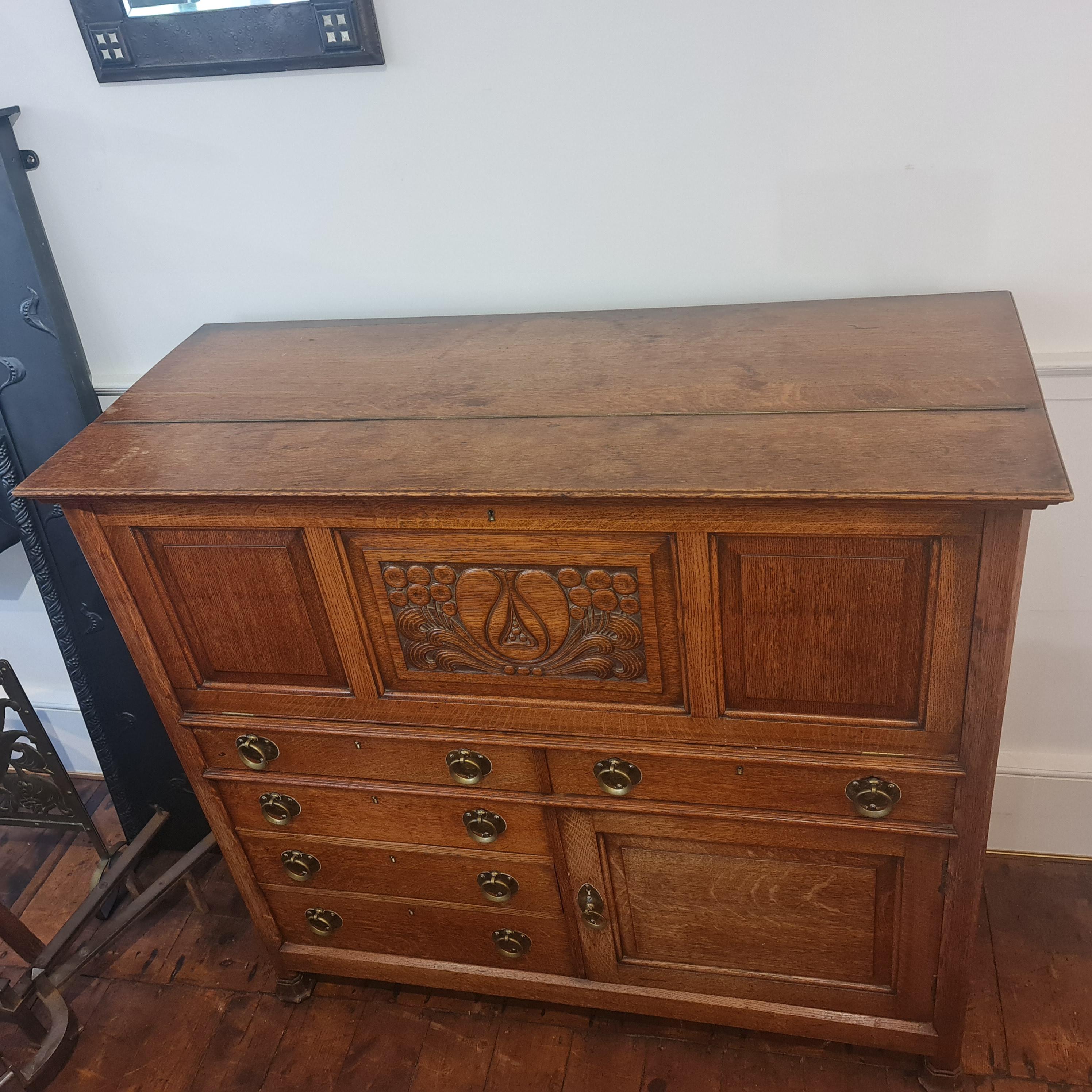 Arts & Crafts Movimiento Roble Secretaire Gabinete Escritorio siglo XX en venta