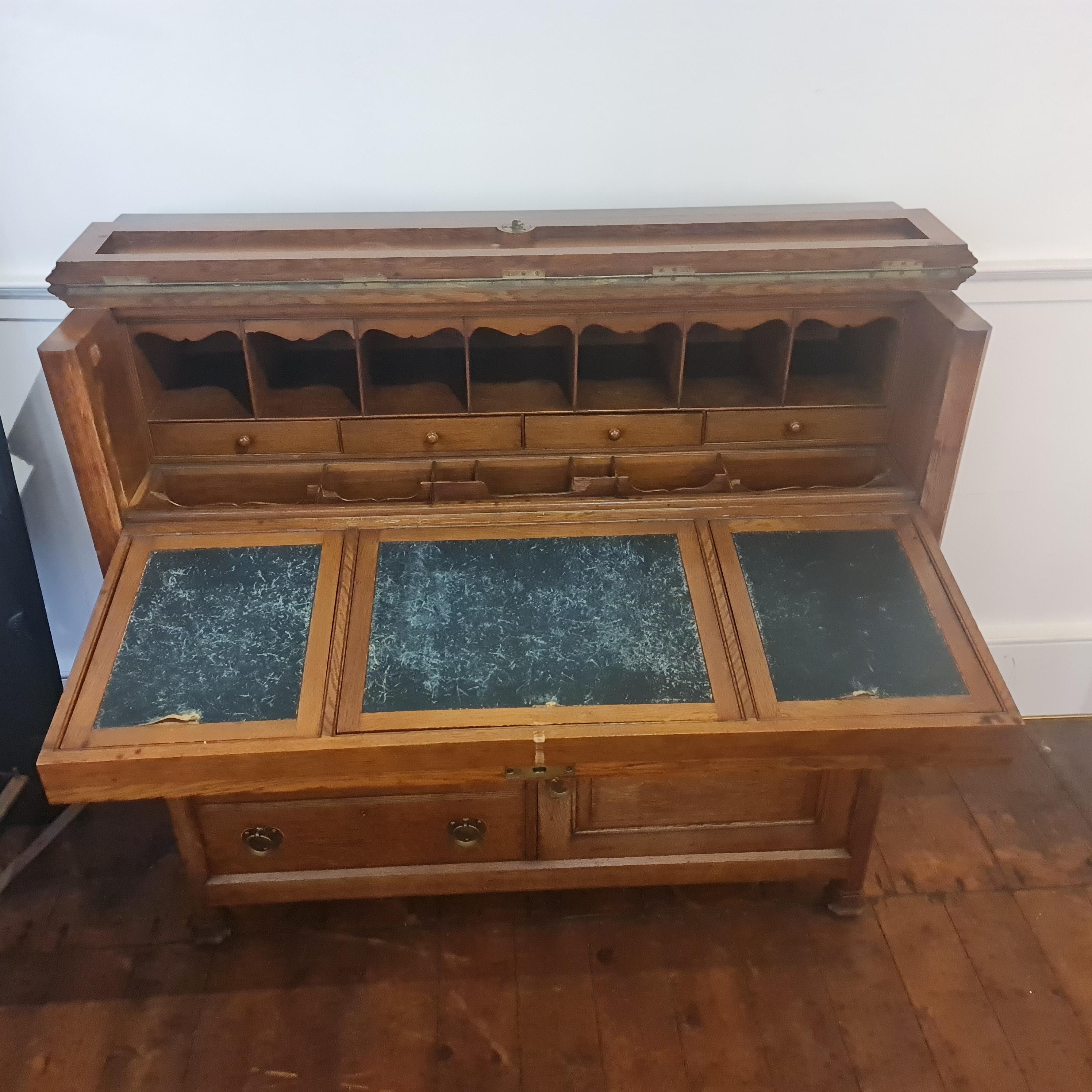 Arts & Crafts Movimiento Roble Secretaire Gabinete Escritorio en venta 2