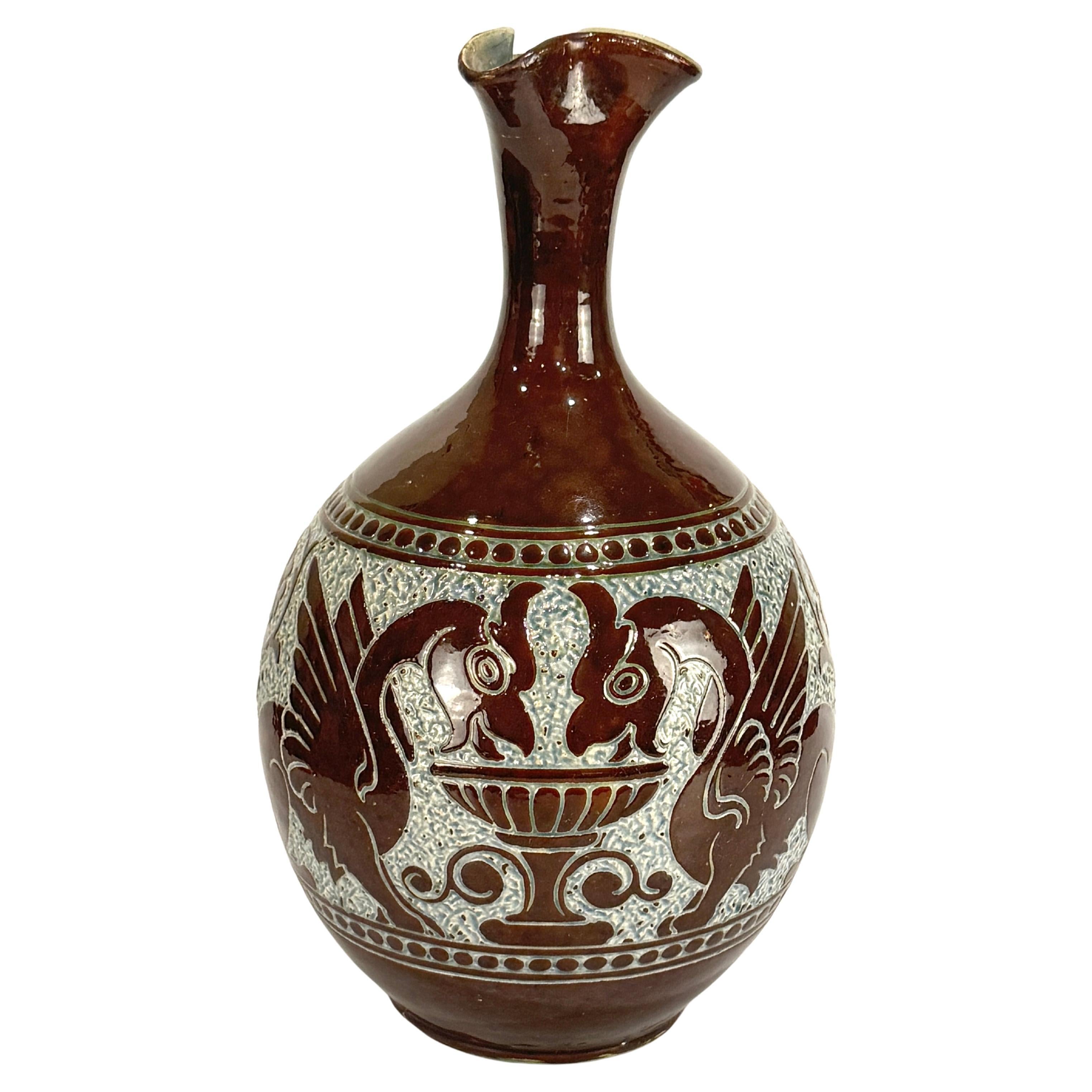 Jarrón de cerámica "Royal Barum Ware" del movimiento Arts & Crafts, hacia 1888 en venta