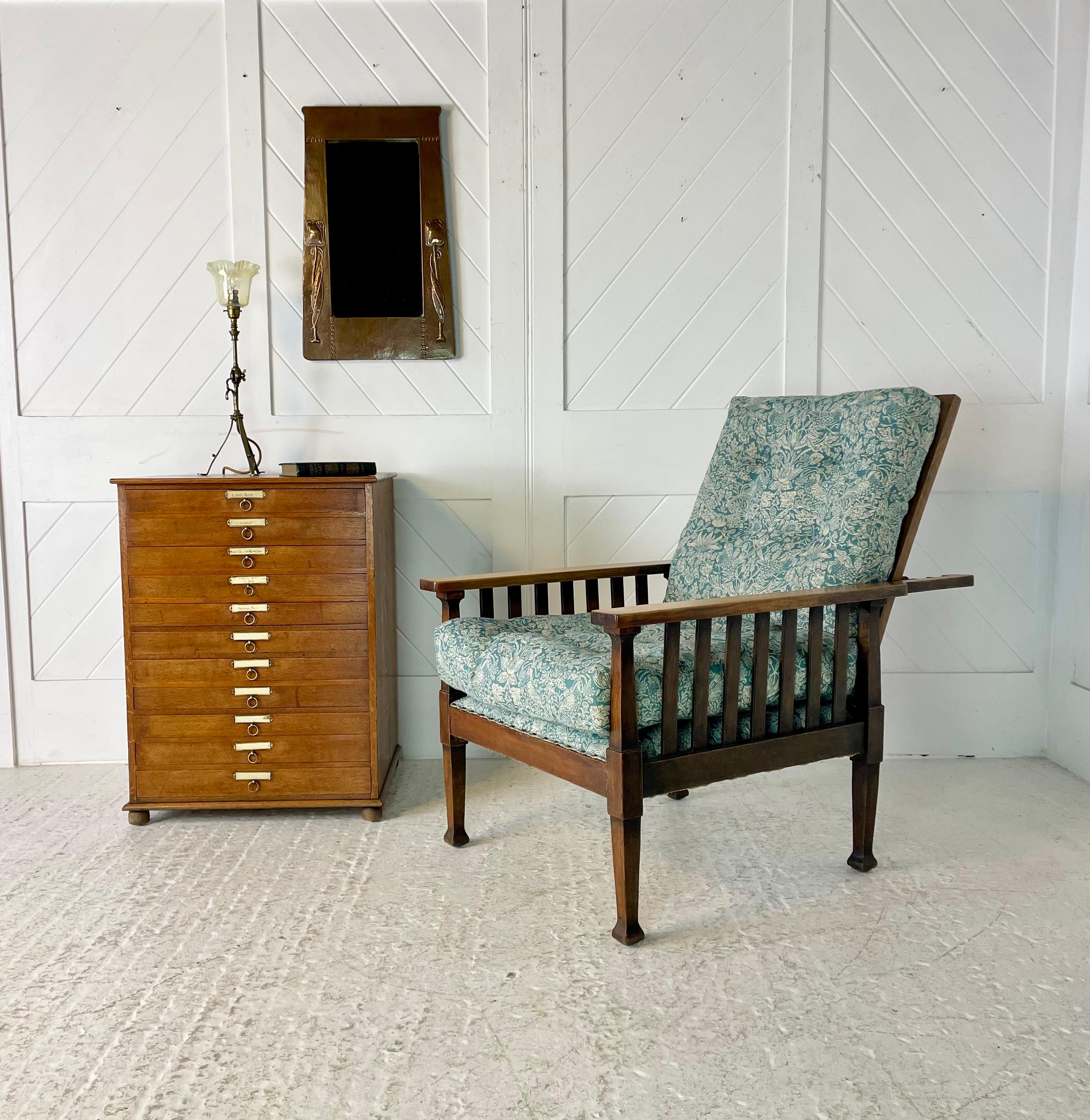Arts & Crafts Oak Adjustable Armchair In Good Condition For Sale In Petworth, GB