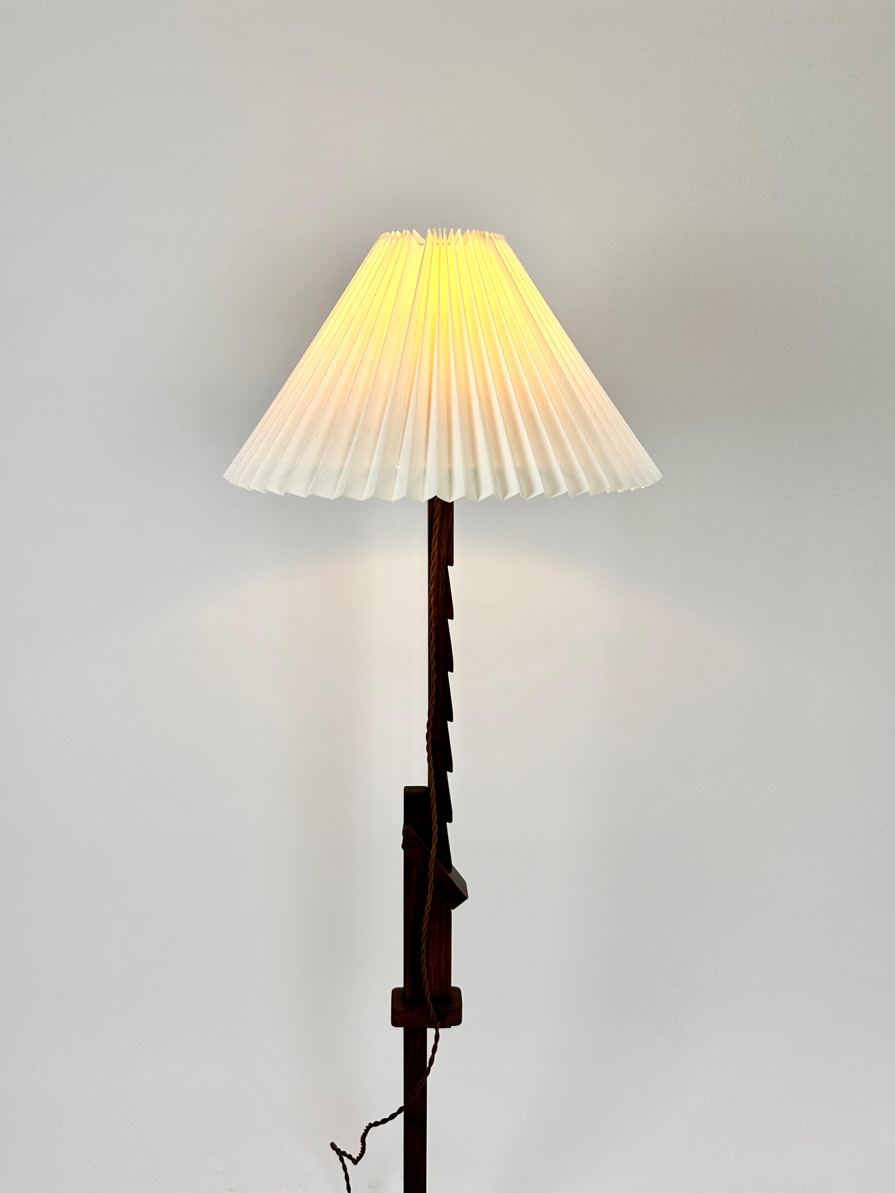 Art Deco Arts & Crafts oak adjustable ratchet floor lamp, France c. 1930s 2