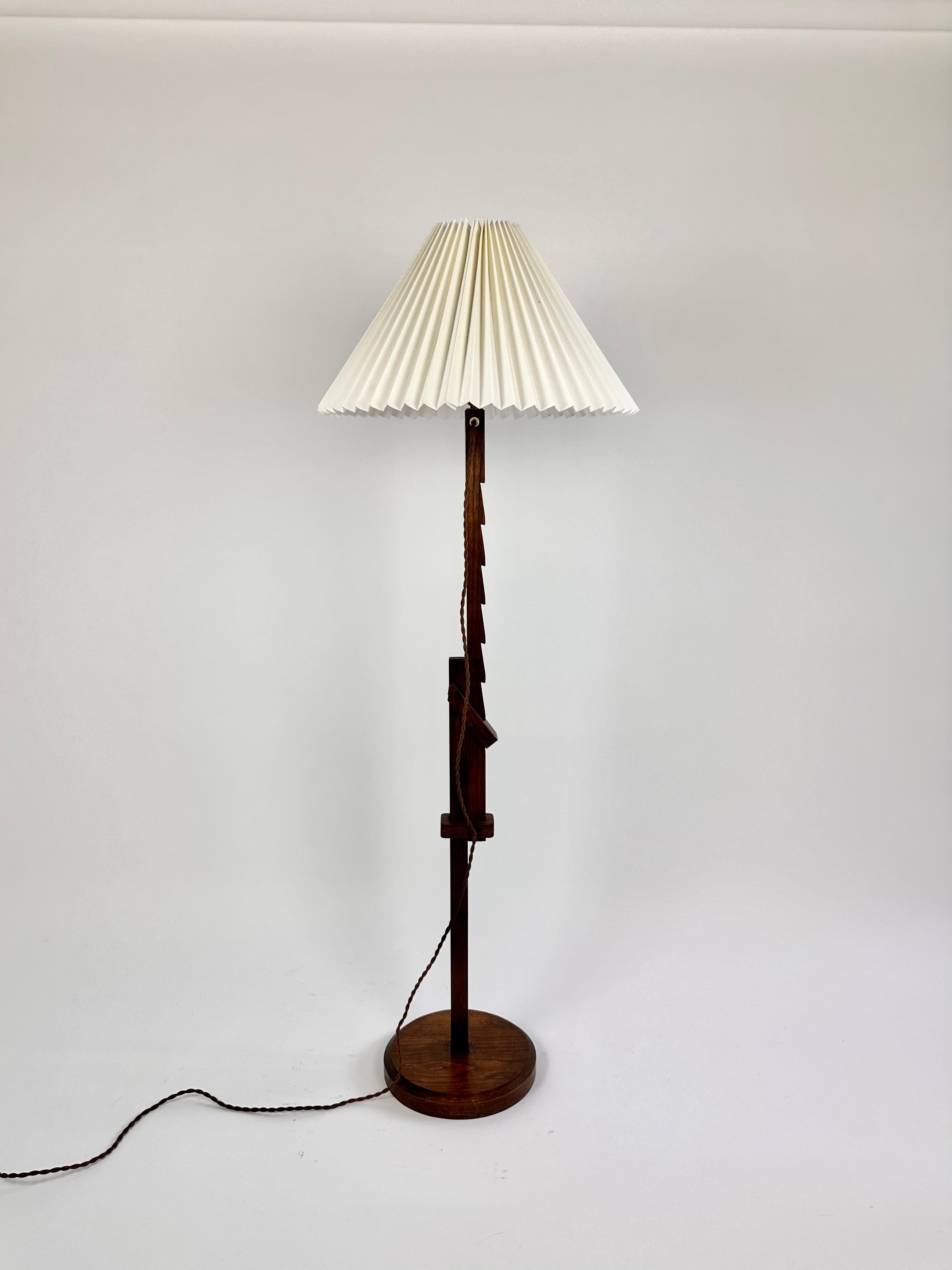 Arts & Crafts adjustable lamp from the 1930s, sourced from France.

Similar in design to lamps by Frances Elkins.

Adjustable ratchet mechanism allows the lamp to be raised to floor lamp size or lowered to be a large table lamp.

Simple primitive