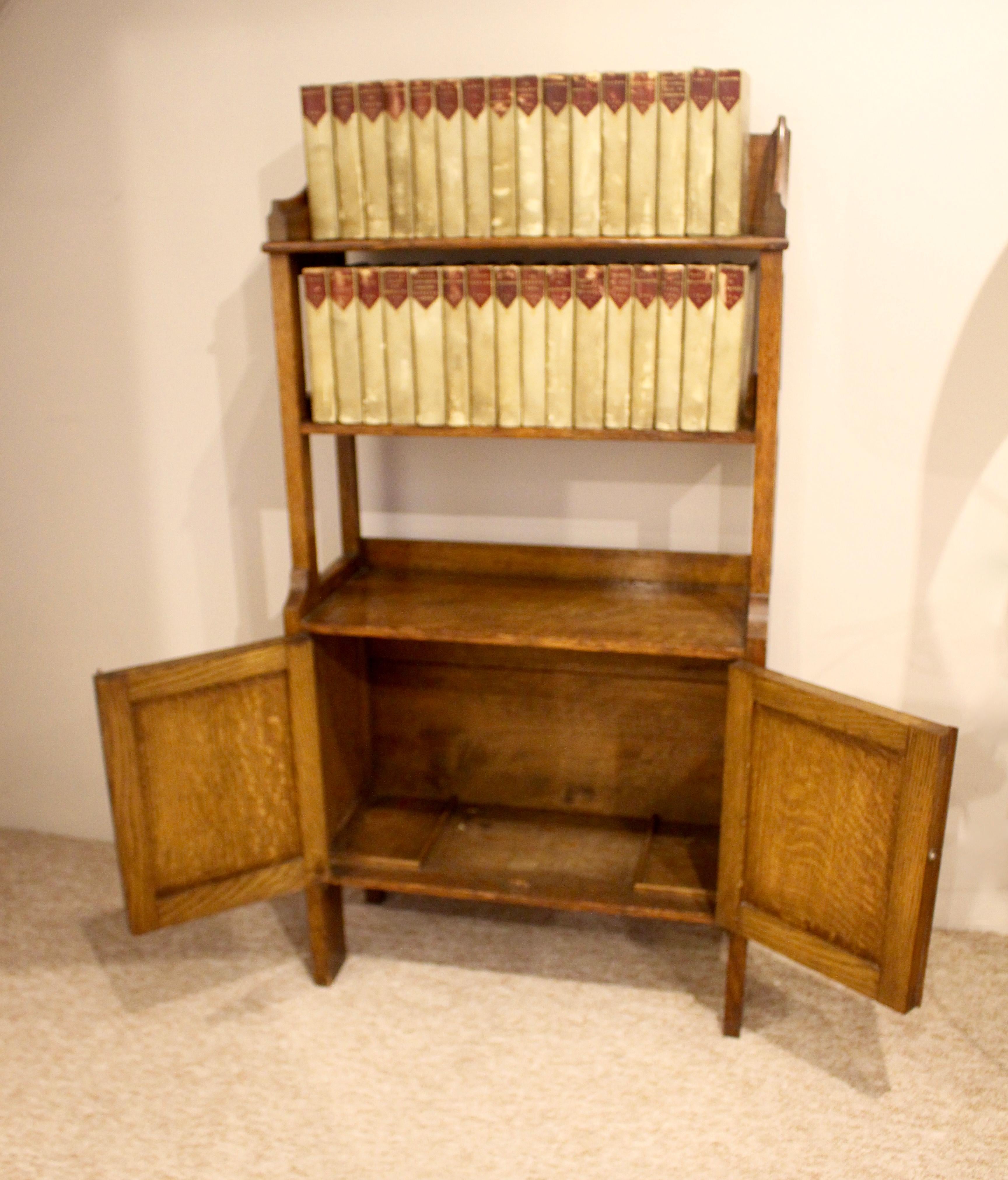 Arts & Crafts Oak and Copper Bookcase Cabinet, circa 1910 6