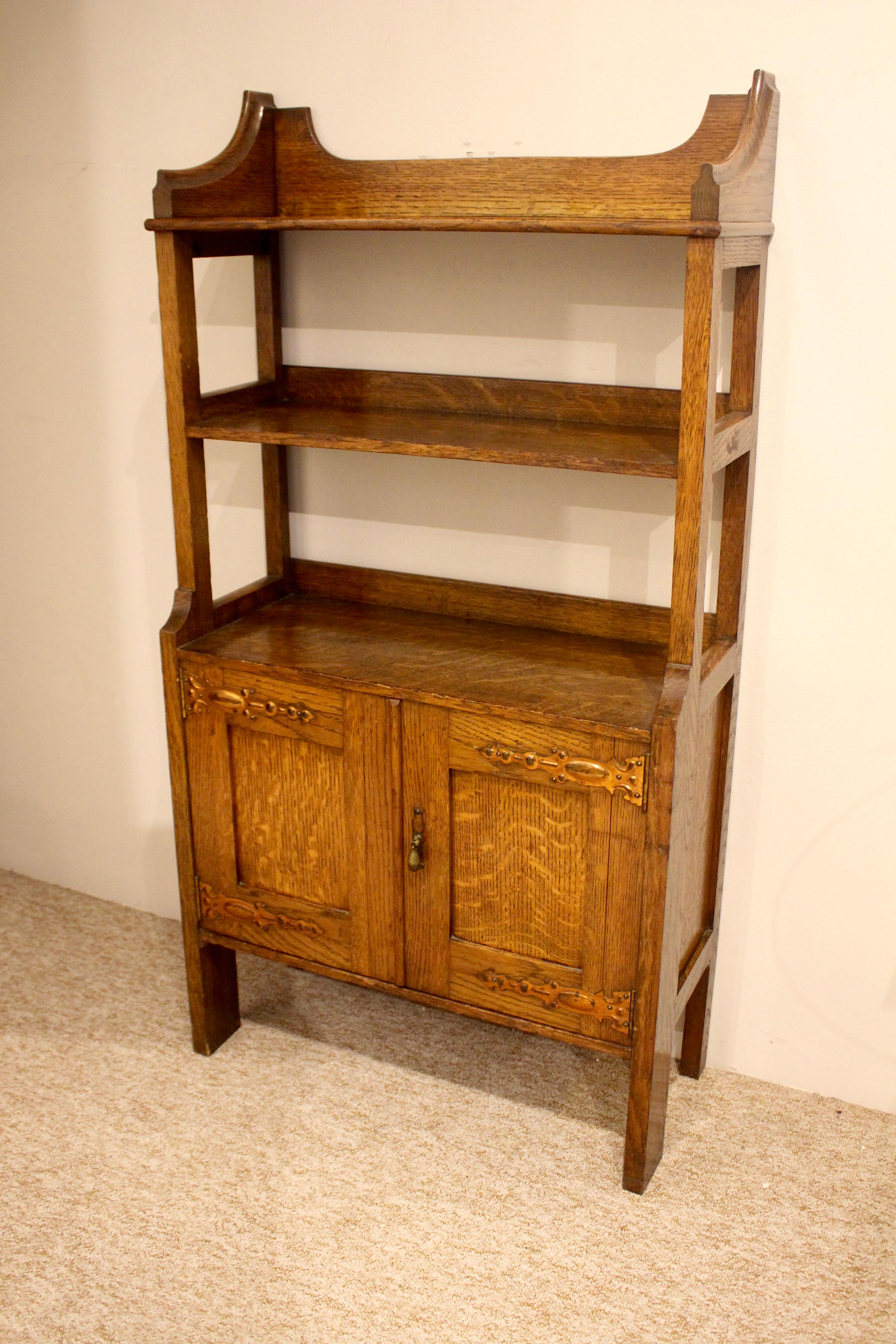 Arts & Crafts Oak and Copper Bookcase Cabinet, circa 1910 In Good Condition In Heathfield, East Sussex