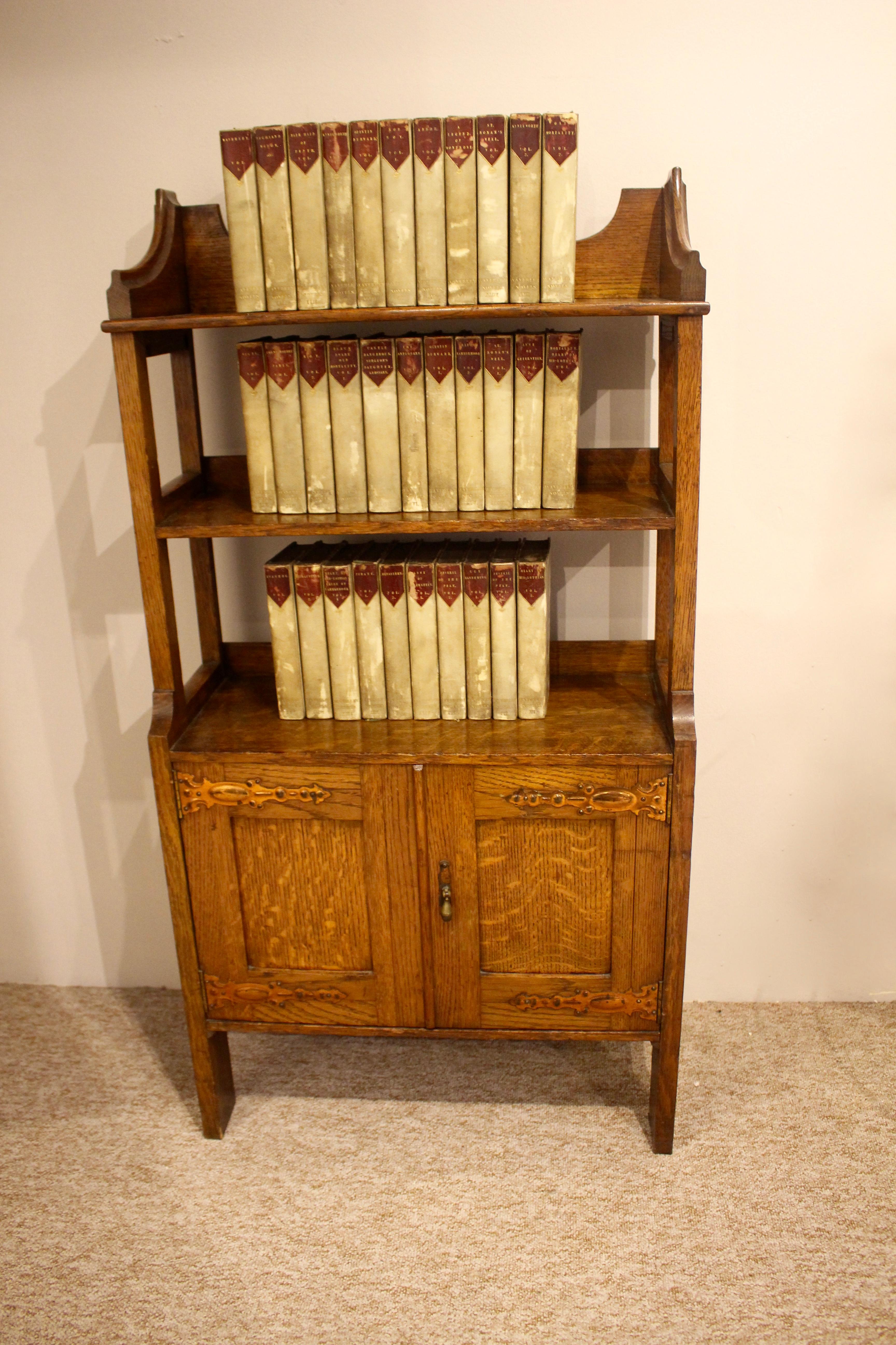 Arts & Crafts Oak and Copper Bookcase Cabinet, circa 1910 3