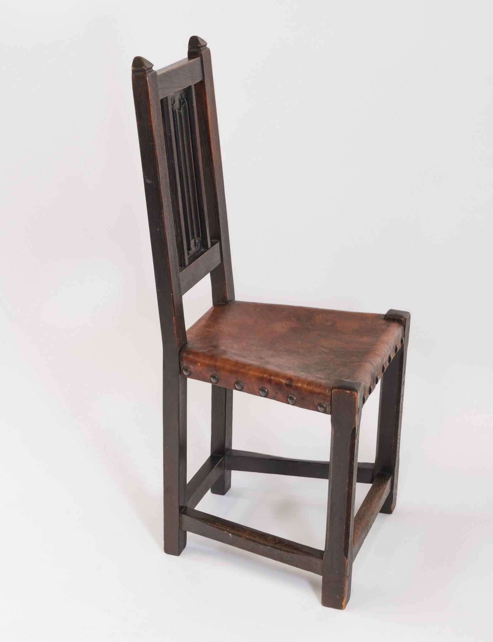 Arts & Crafts Oak And Leather Arrow Head Side Chair In Good Condition For Sale In Norwich, GB