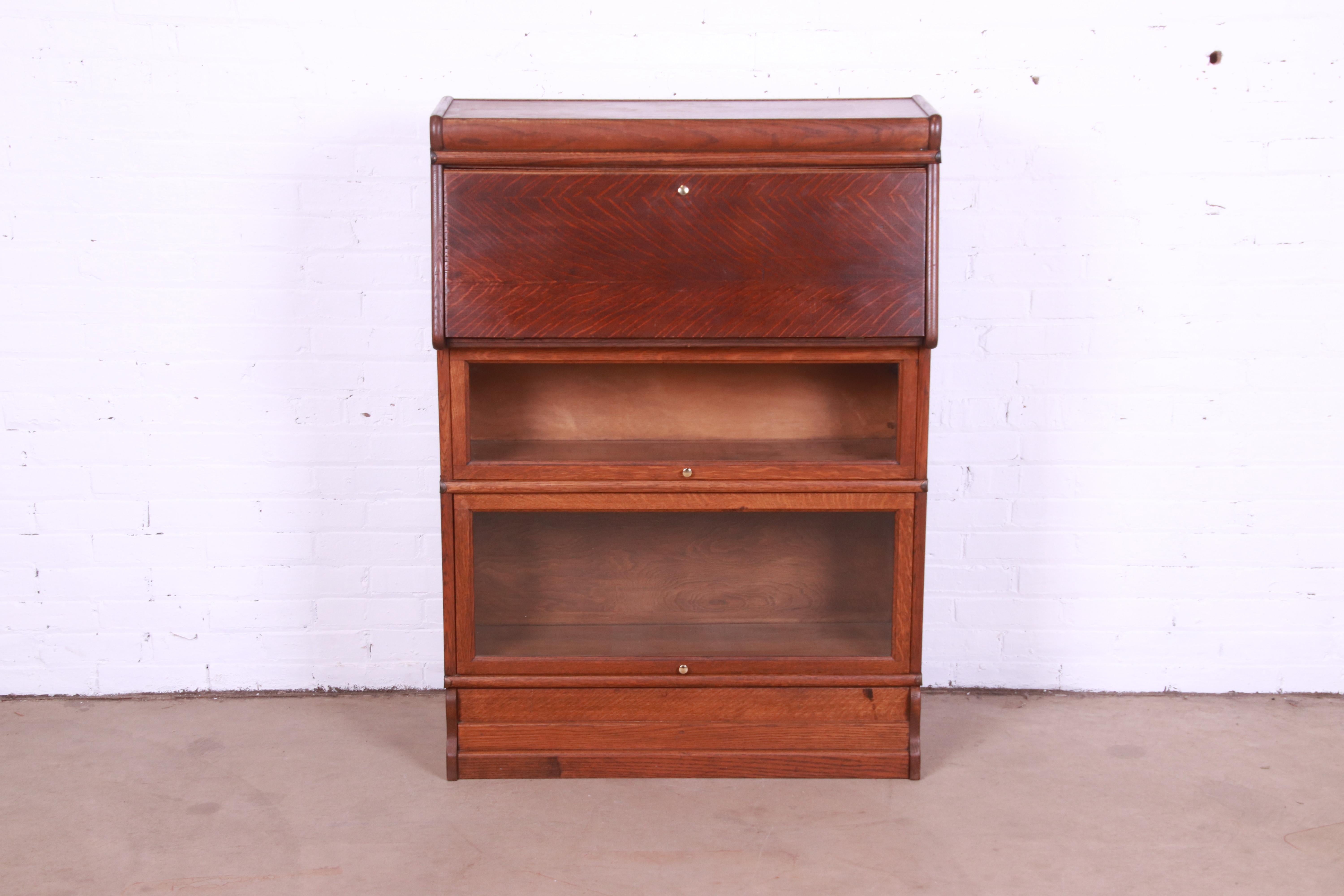 A gorgeous antique Arts & Crafts barrister bookcase with fall front secretary desk

Recently procured from Frank Lloyd Wright's DeRhodes House

Attributed to Globe Wernicke

USA, Circa 1920s

Quarter sawn oak, with glass front doors and