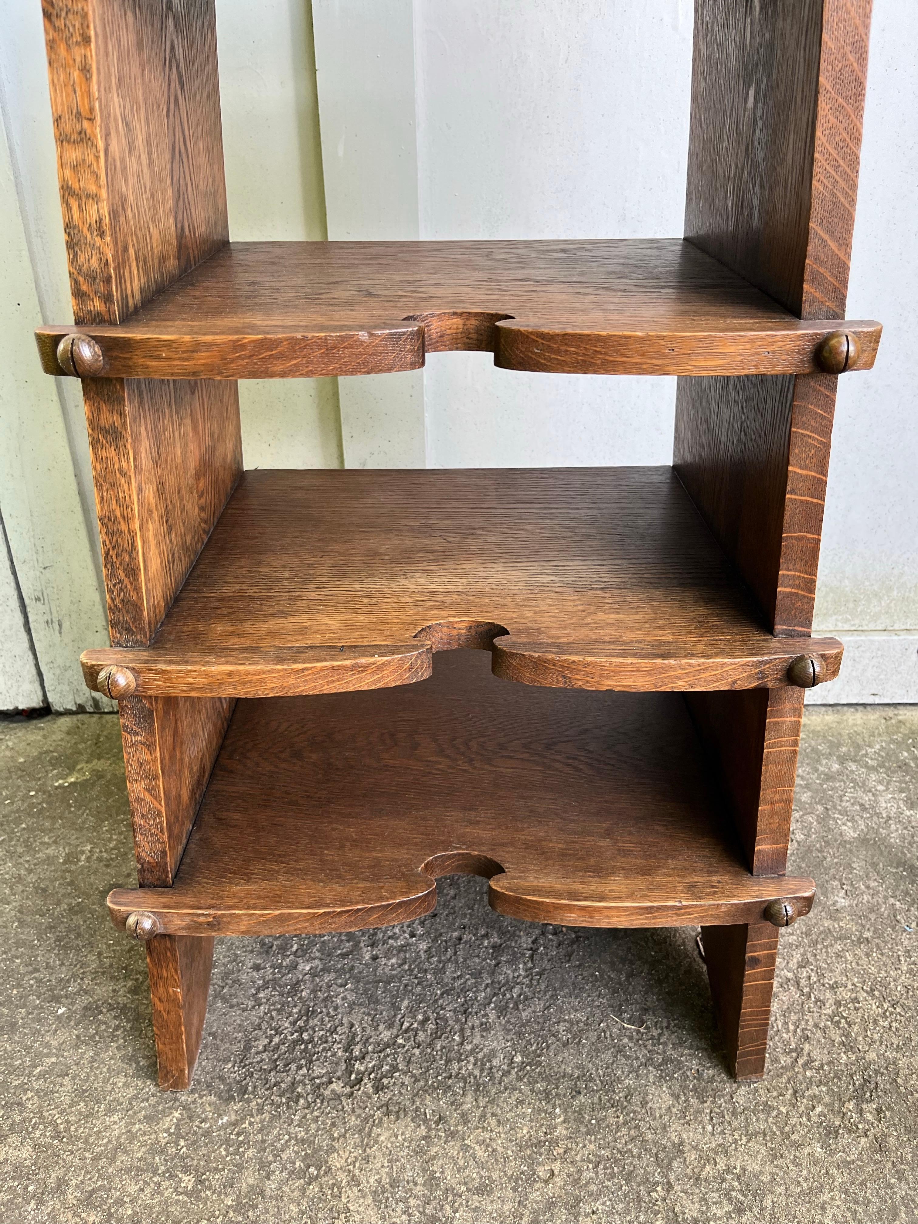 Américain Bibliothèque en Oak Oak Arts & Crafts Porte-magazines en vente