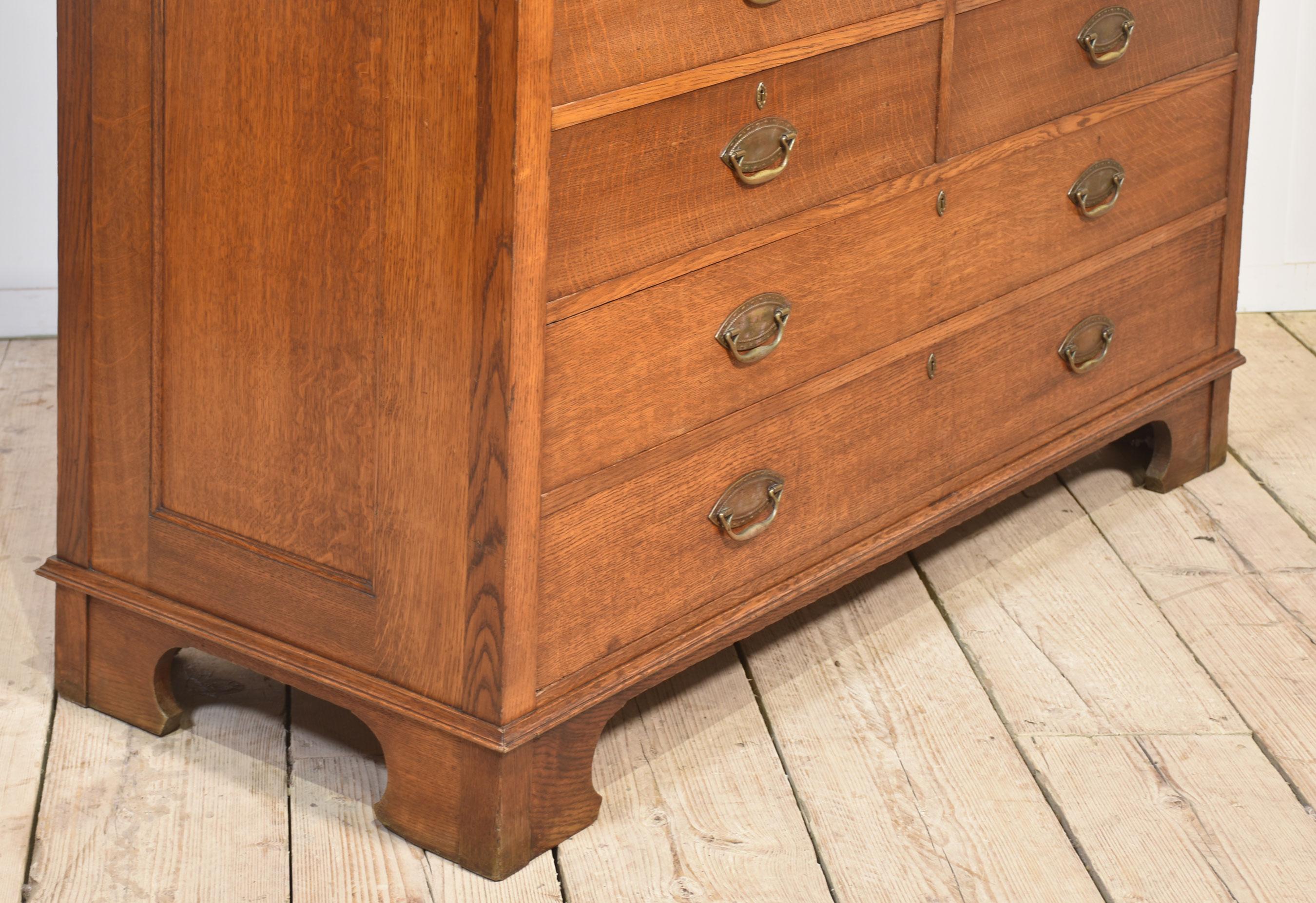 Armoire en chêne de style Arts & Crafts en vente 4