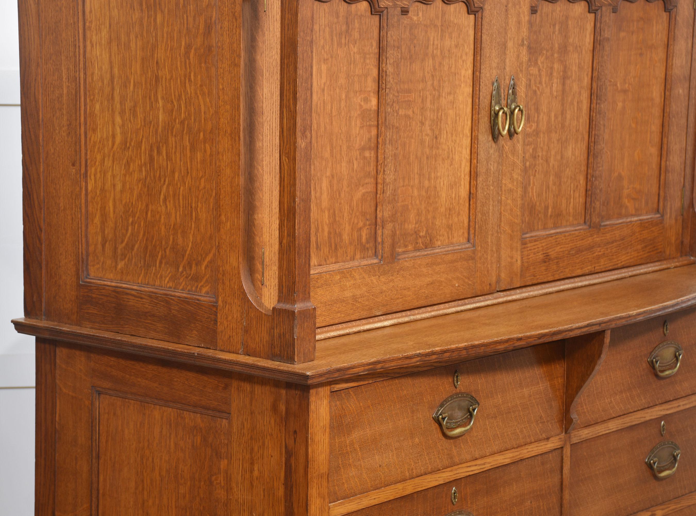 Armoire en chêne de style Arts & Crafts en vente 5