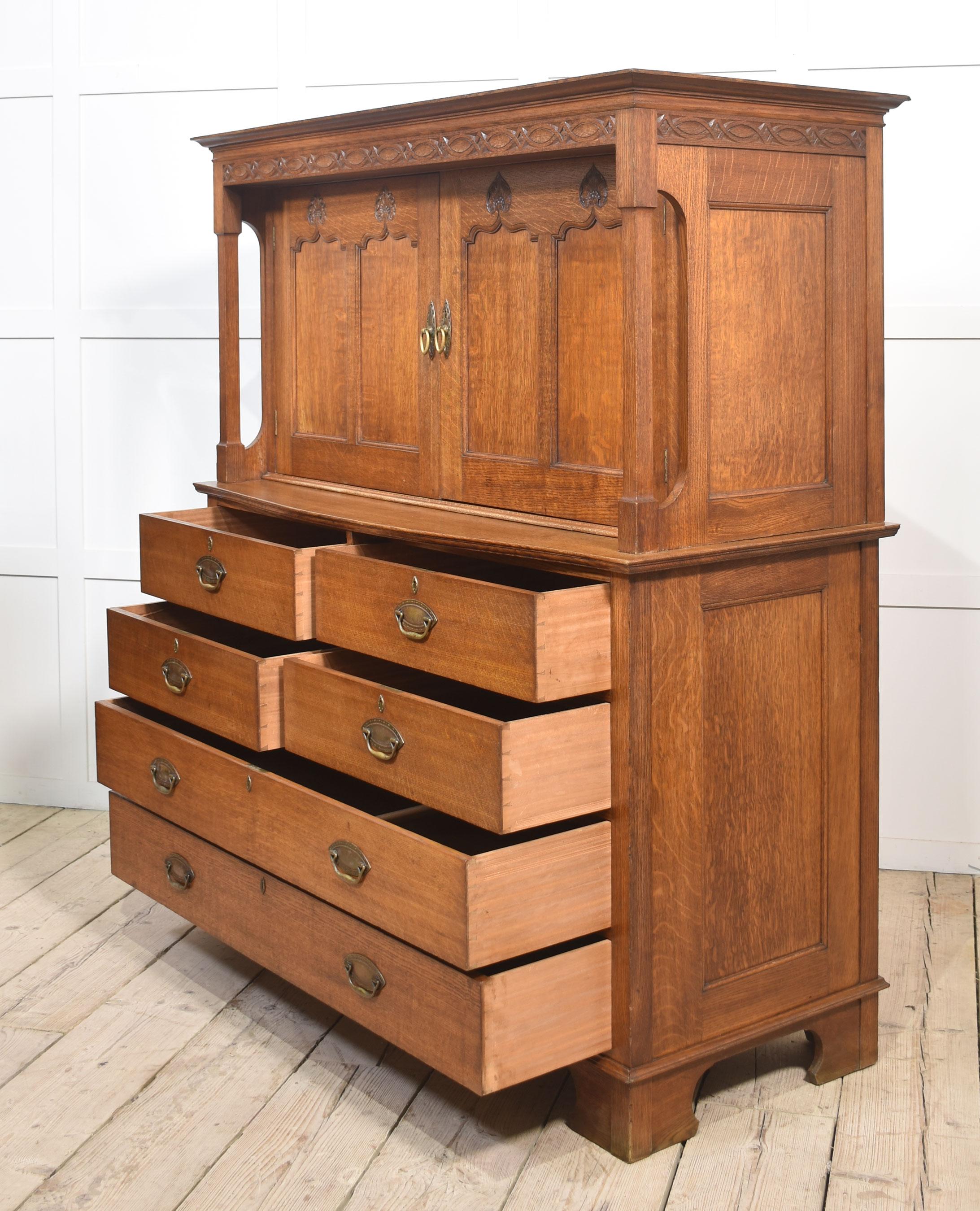Armoire en chêne de style Arts & Crafts en vente 10