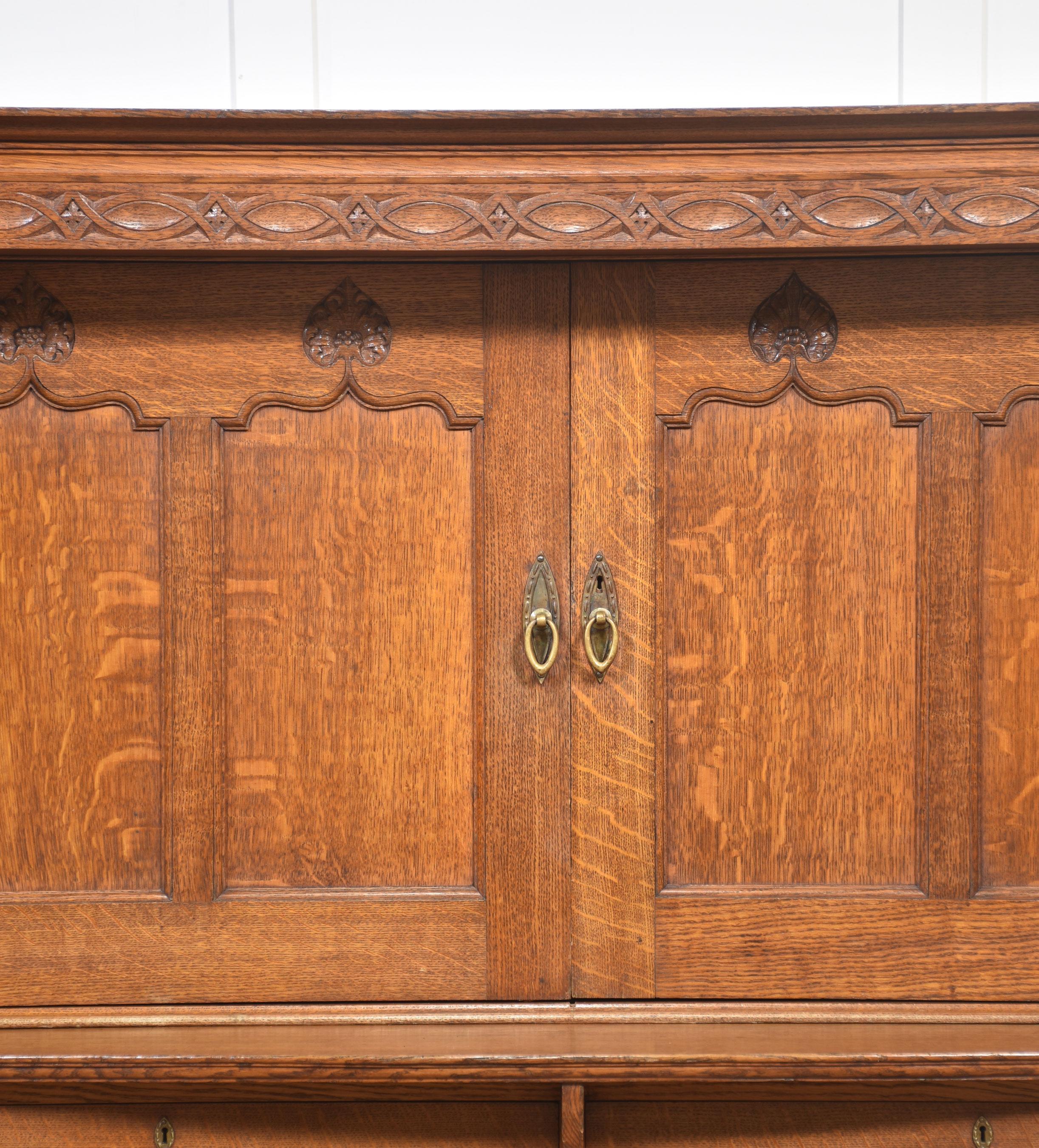 Armoire en chêne de style Arts & Crafts Bon état - En vente à Cheshire, GB