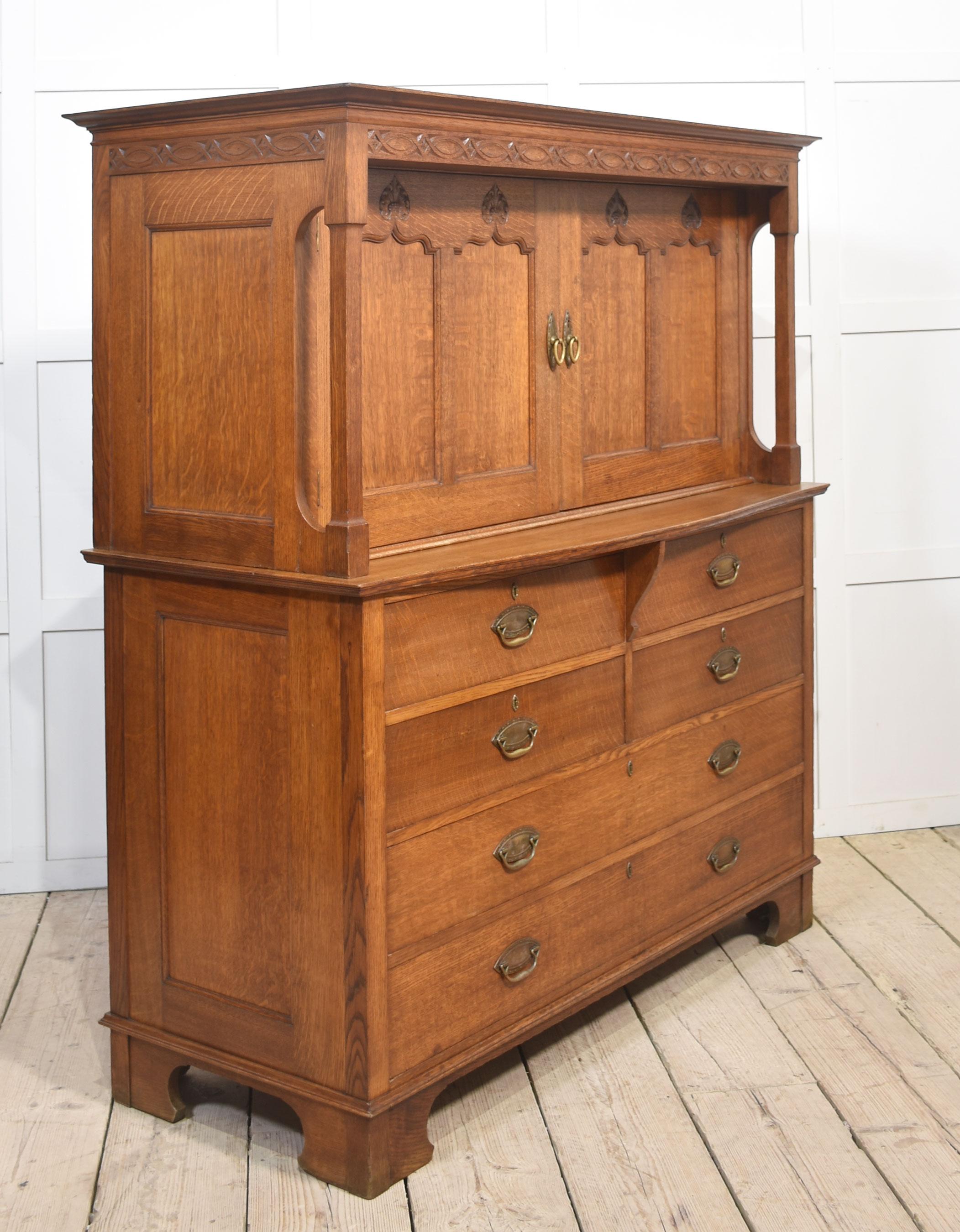 Armoire en chêne de style Arts & Crafts en vente 2