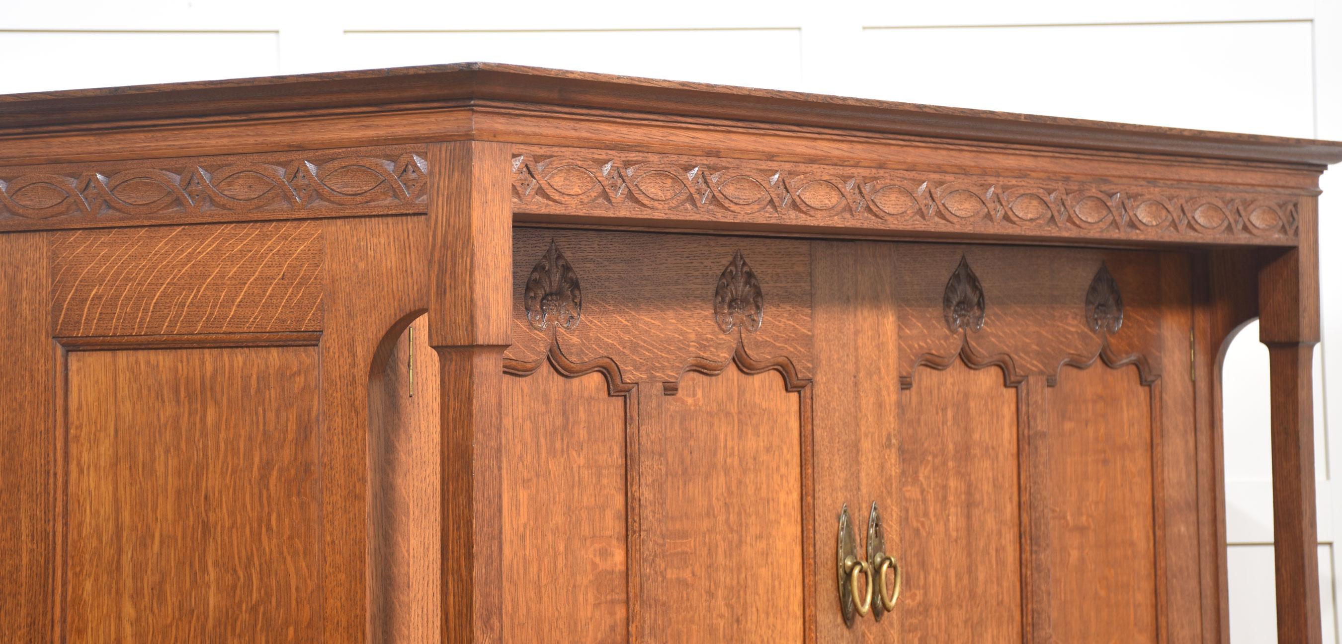 Armoire en chêne de style Arts & Crafts en vente 3