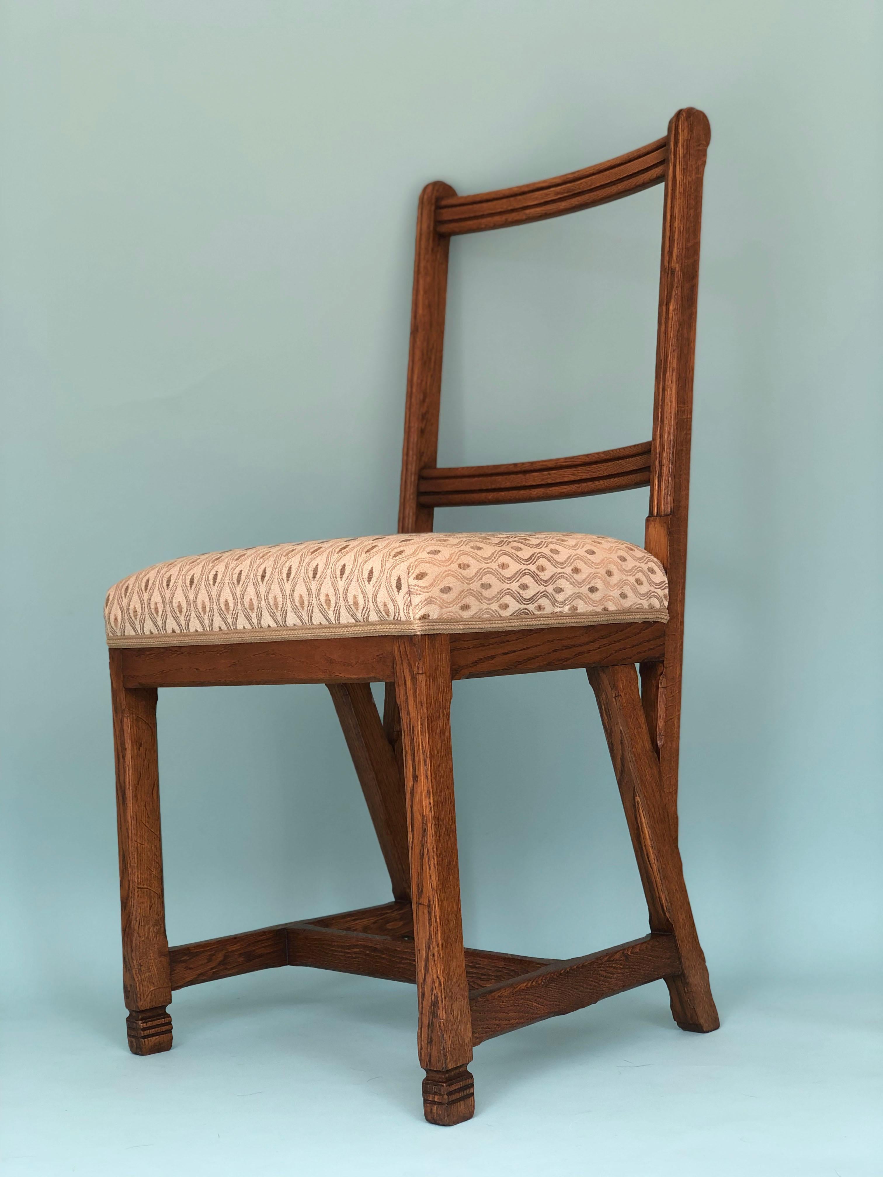 Dining chairs from H.P. Berlage designed for Leiden University around 1900. The chairs are beautifully carved. Not a single piece of wood is cut straight. The solid chairs are in very good condition.
A Dutch design piece from a well known architect.